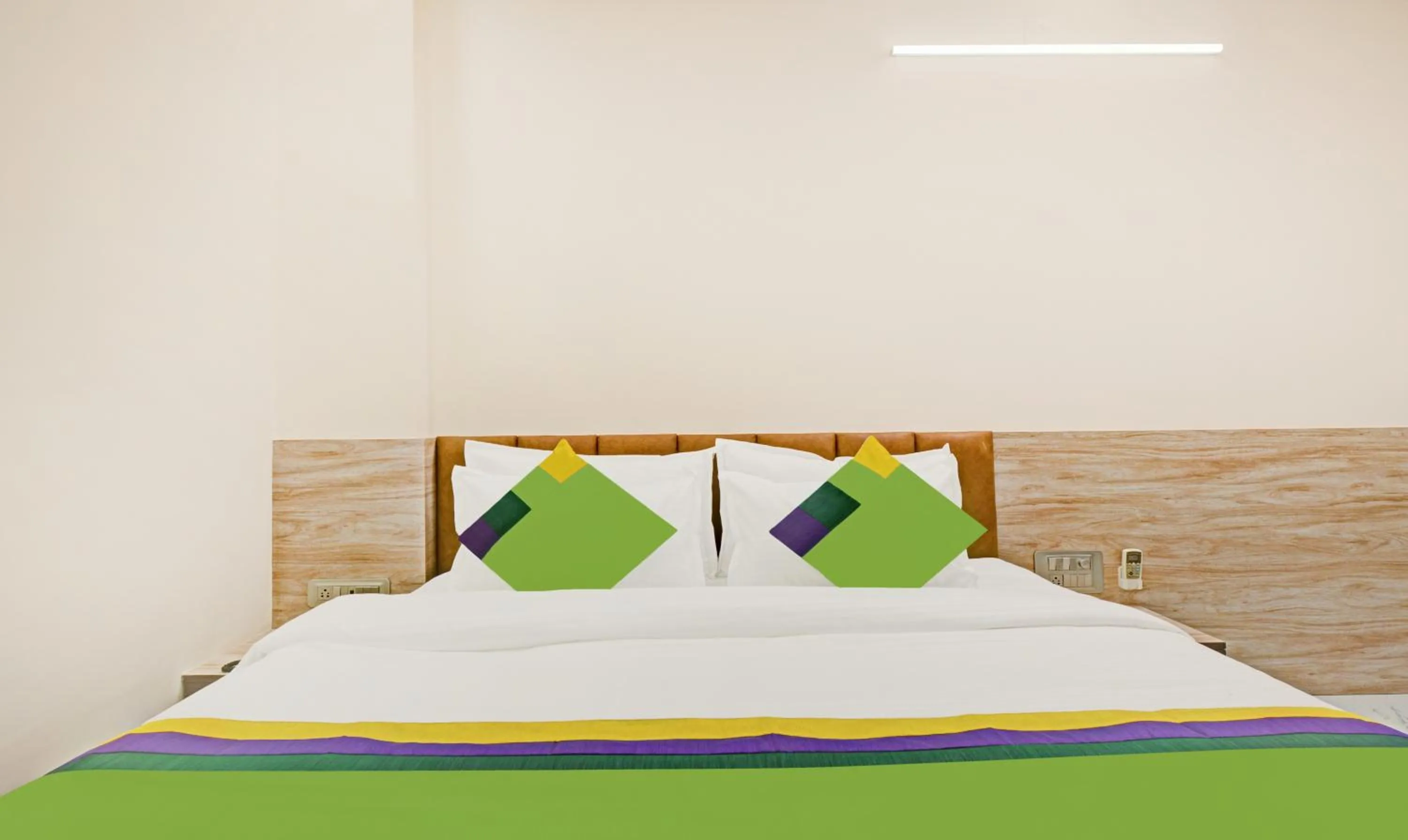 Bedroom, Bed in Treebo Paras Raj Near City Palace