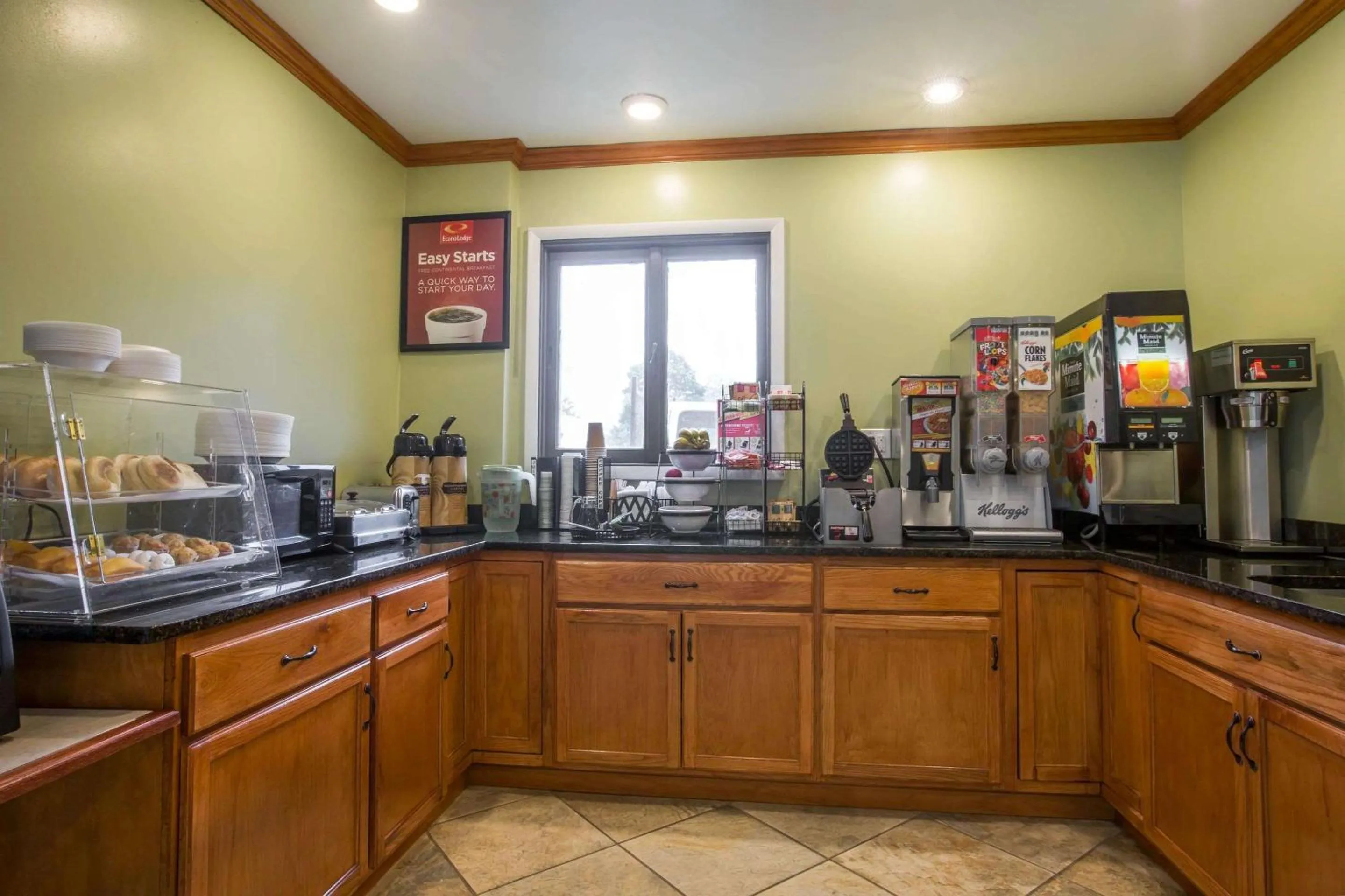 Restaurant/places to eat, Kitchen/Kitchenette in Econo Lodge Manchester Center