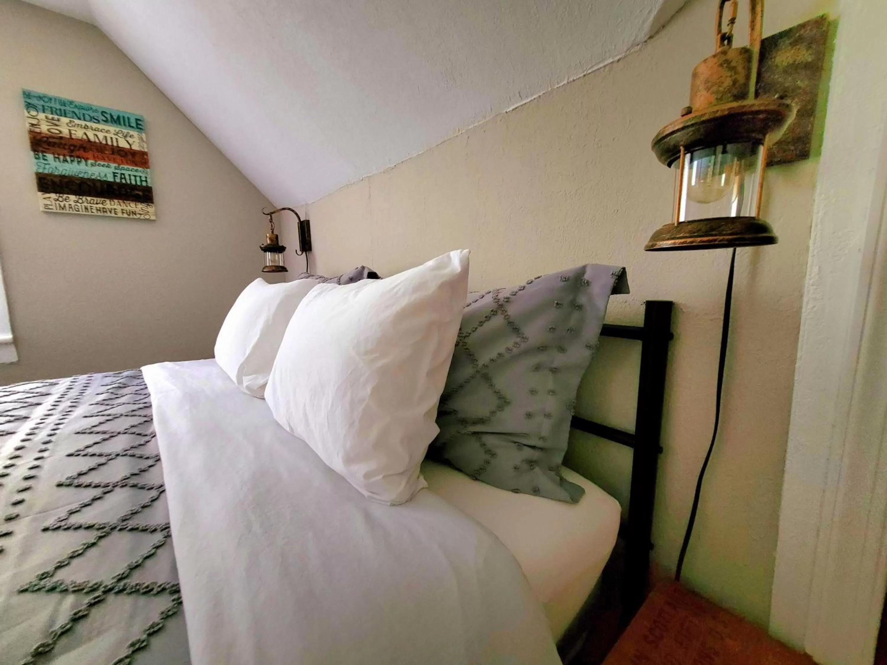 Bed in Pump House Inn & Spa