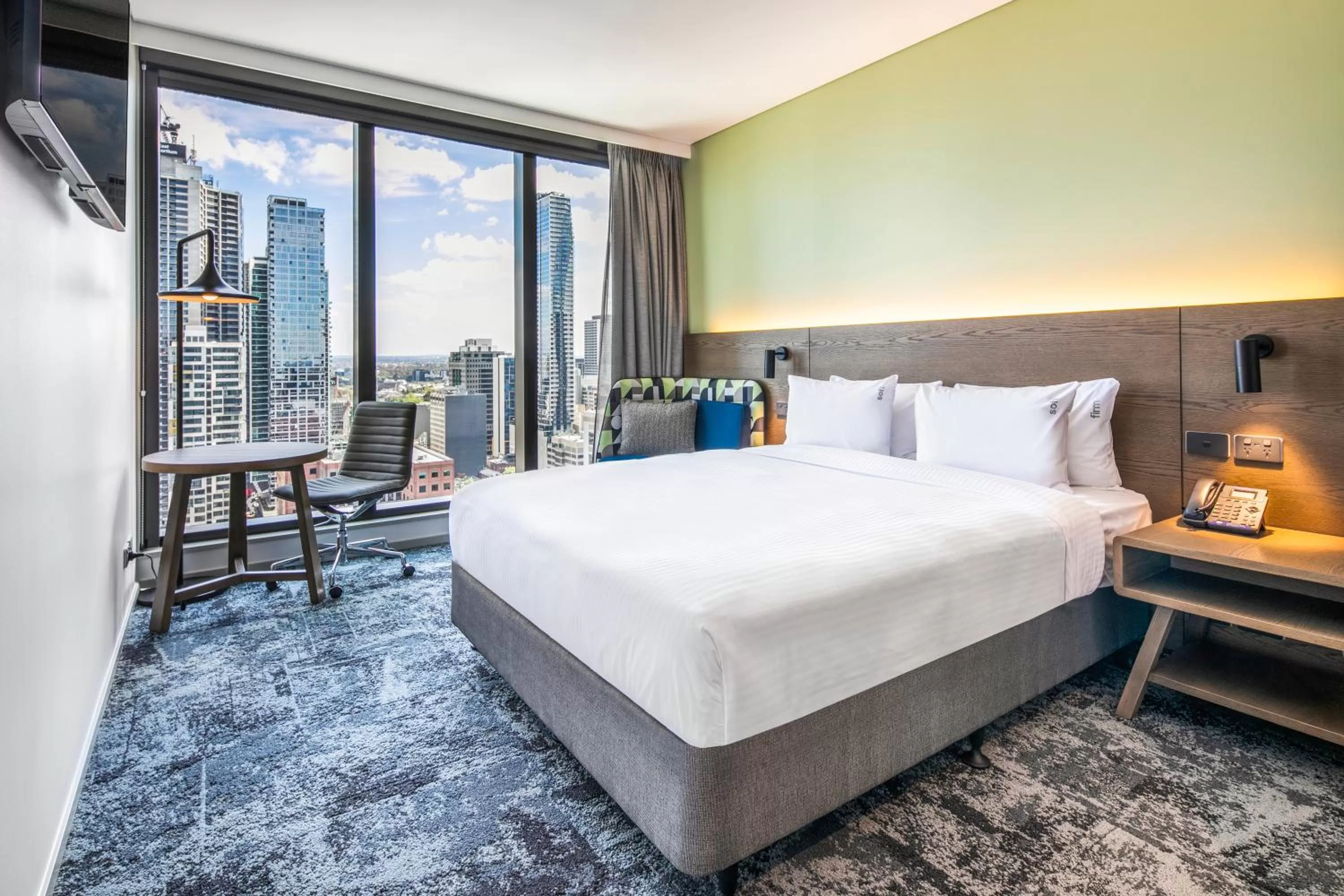 Bed in Holiday Inn Express Melbourne Little Collins by IHG