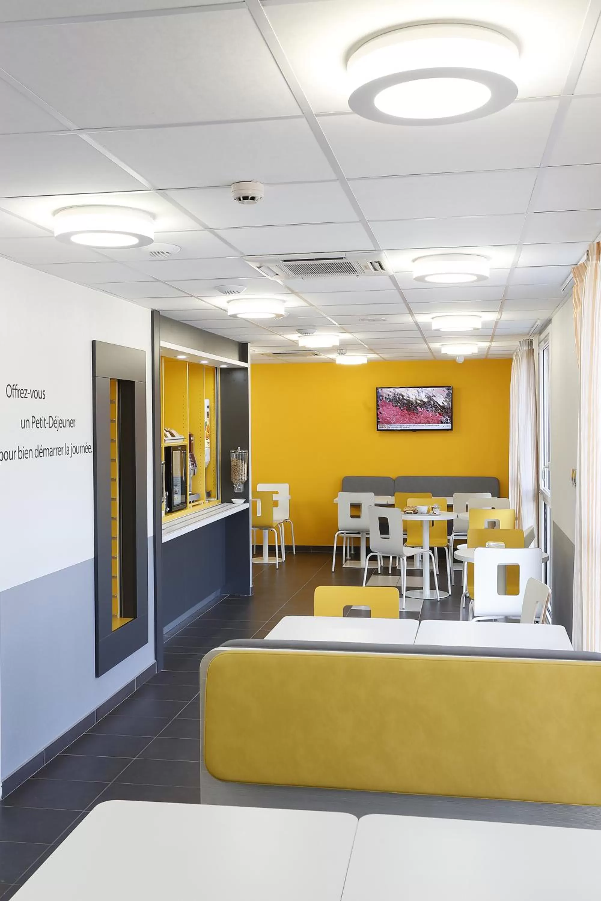 Restaurant/places to eat in B&B HOTEL Gap