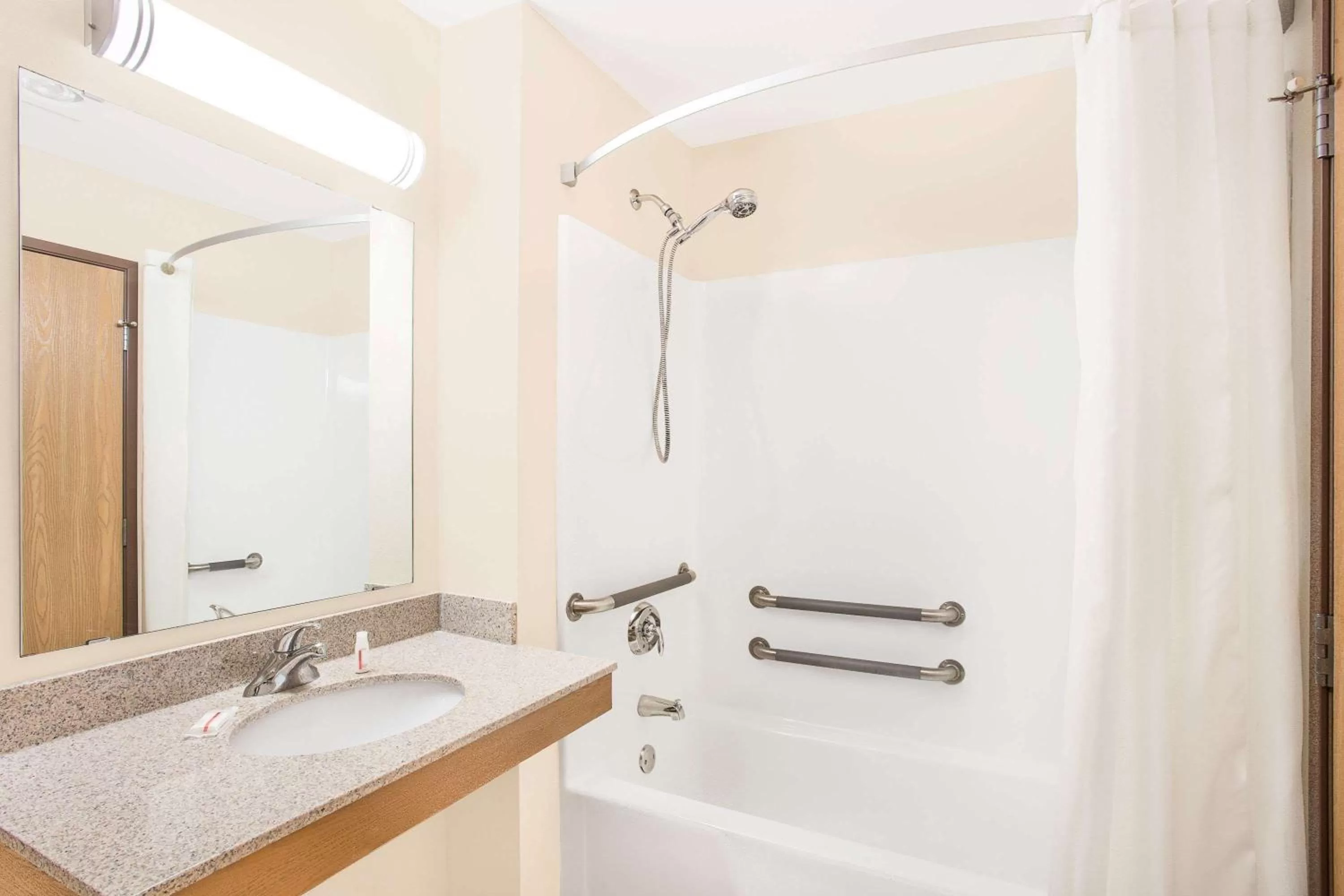 Bathroom in Darlington Inn