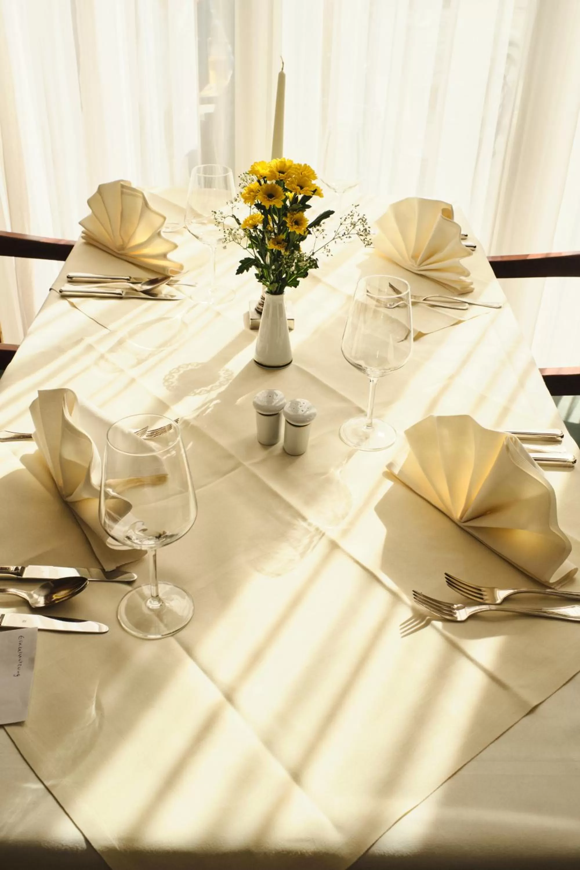 Restaurant/places to eat in Hotel Exel