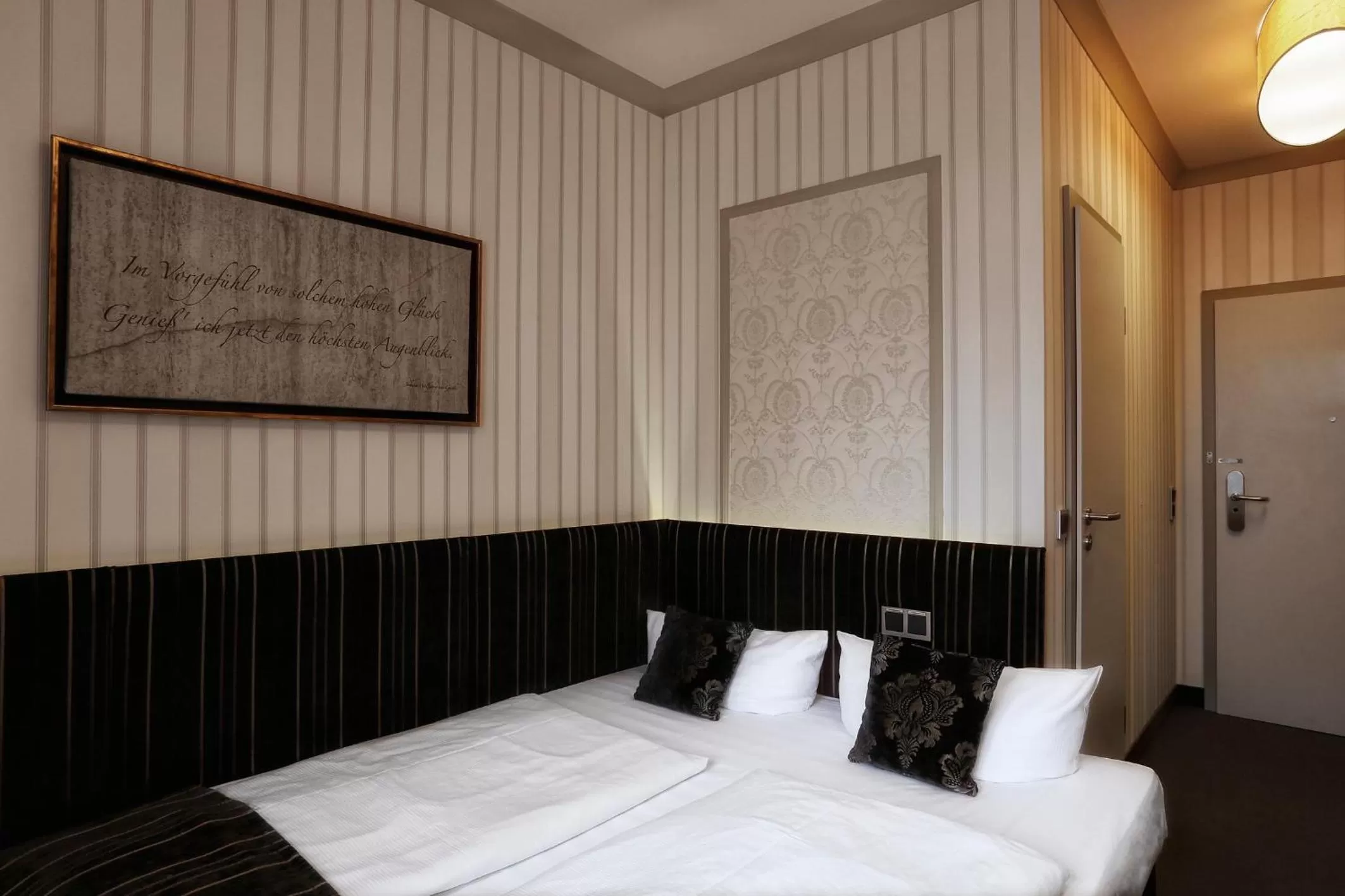 Photo of the whole room, Bed in Konsumhotel Dorotheenhof Weimar