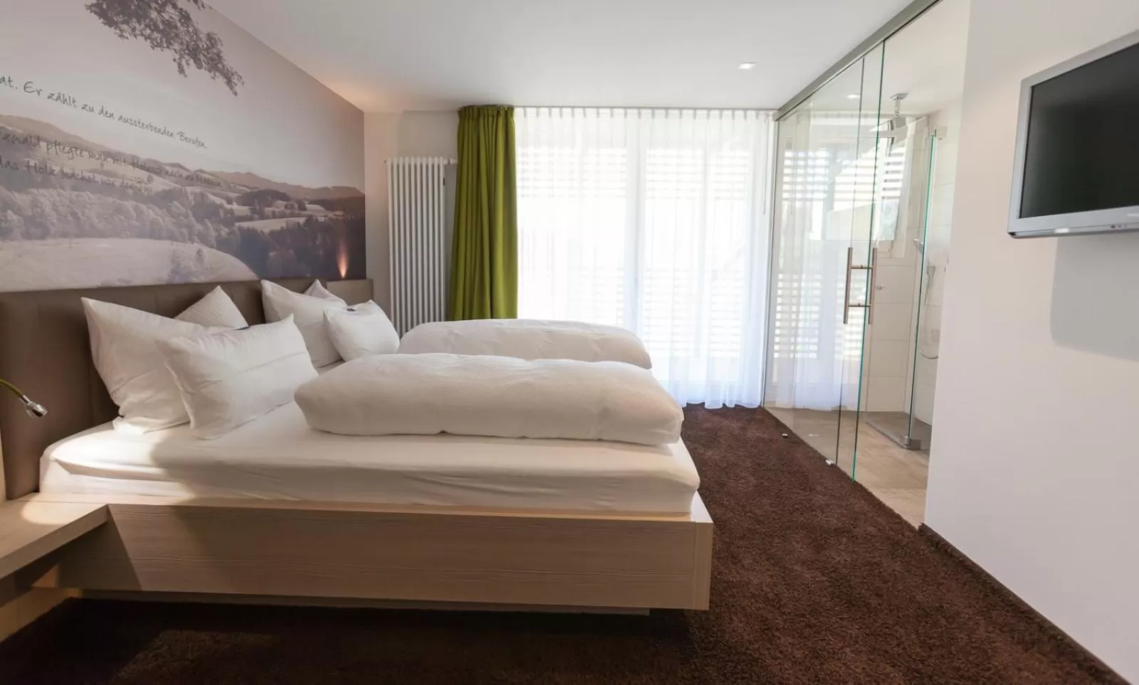 Photo of the whole room, Bed in Bollenhuthotel Kirnbacher Hof