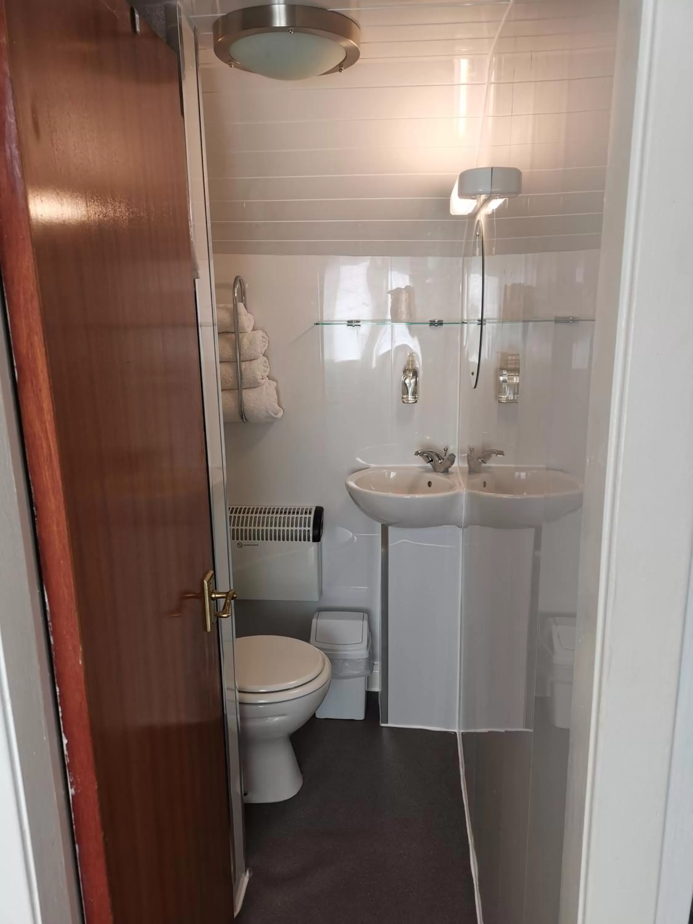 Glenfern Guest House and a separate Cottage with its own private hot tub