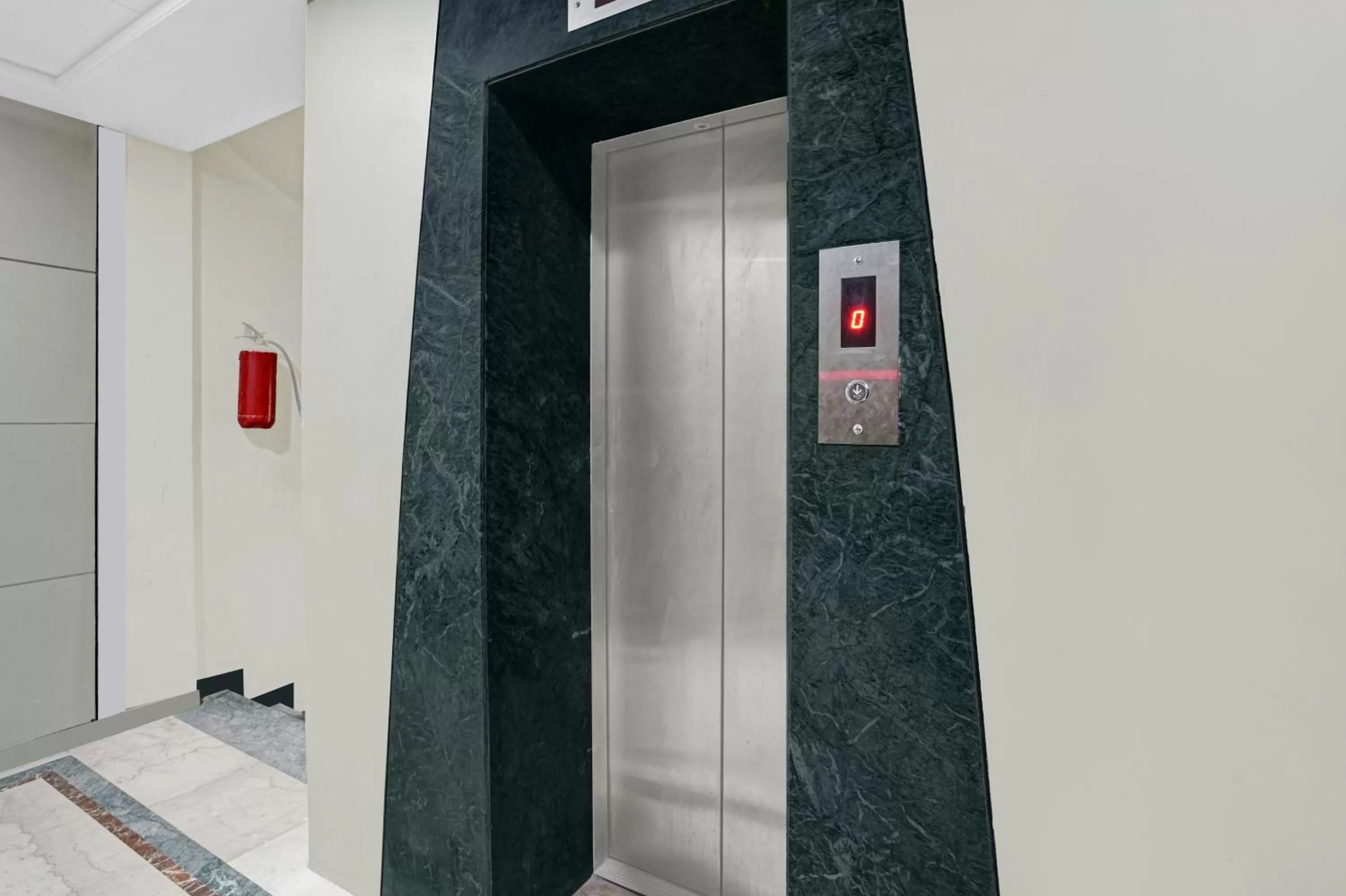 Treebo Trend Freedom Star, Vile Parle