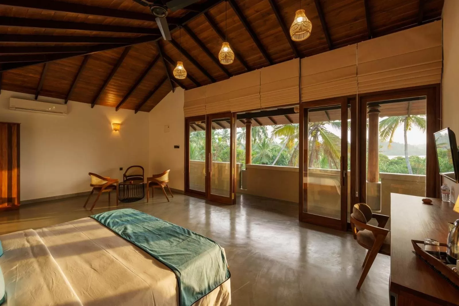 Bedroom, Bed in Kiss Blossom