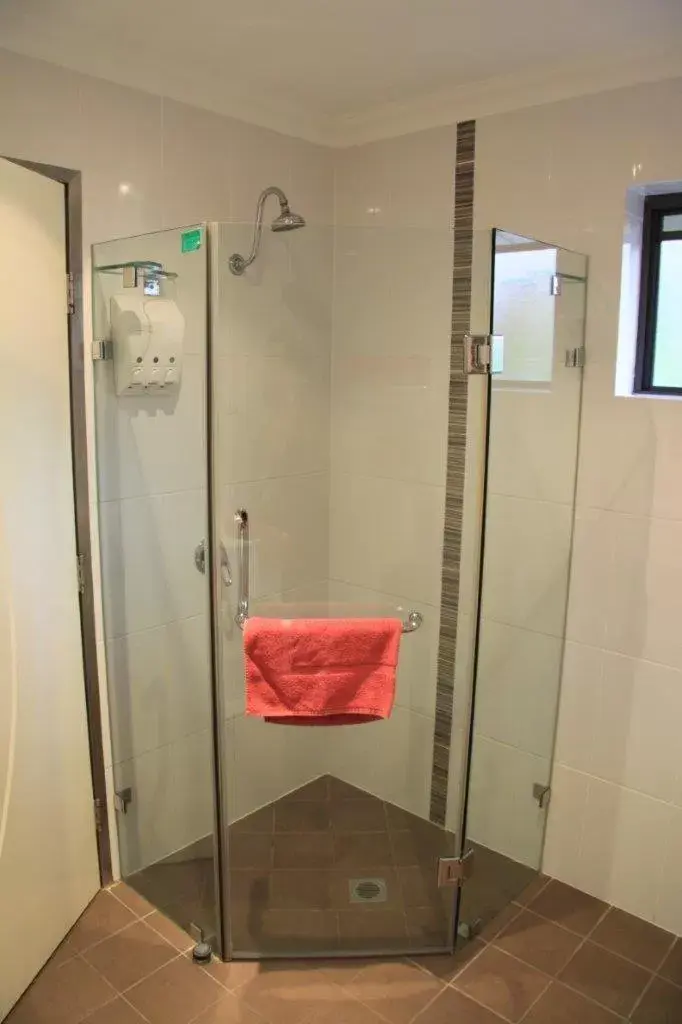 Queen Room in Emerald Gardens Motel & Apartments Queen Room in Emerald Gardens Motel & Apartments