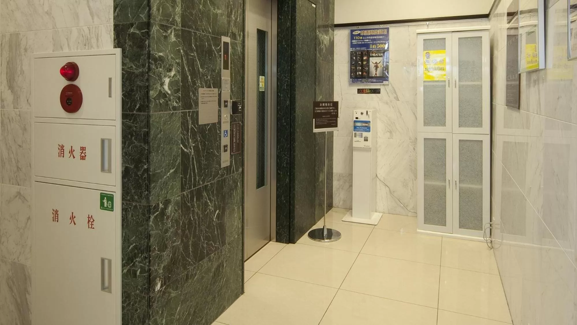 elevator in Toyoko Inn Kakegawa eki Shinkansen Minami guchi