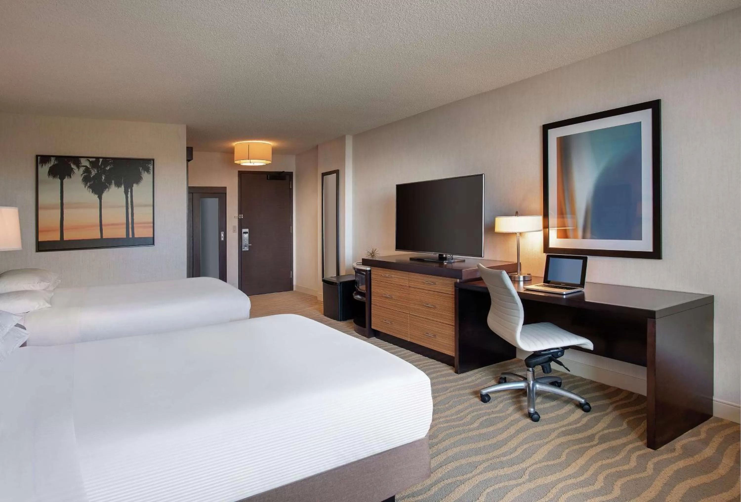 Bedroom, Bed in DoubleTree by Hilton San Diego-Mission Valley