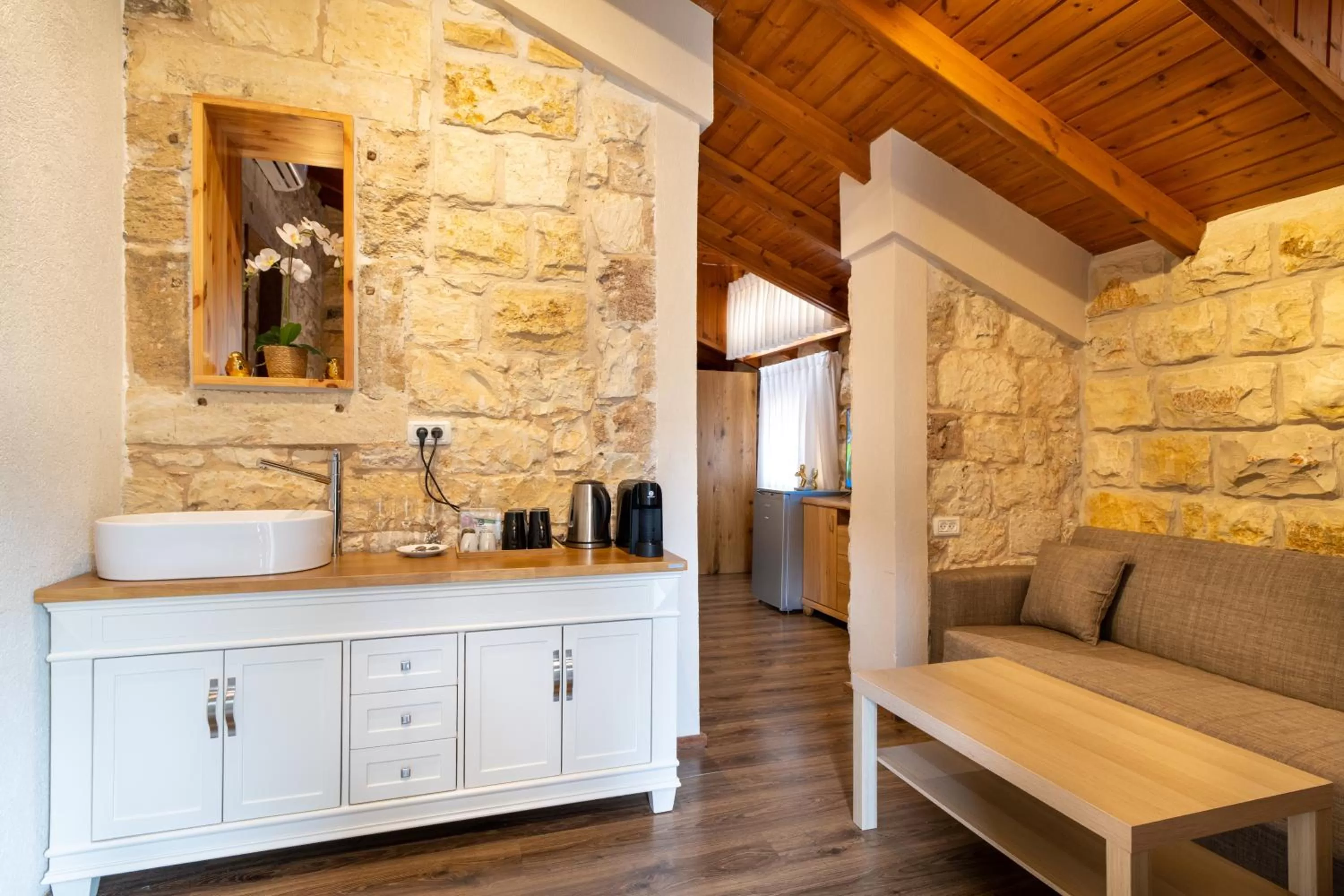 Kitchen or kitchenette in Via Maria Boutique Suites - Free Parking