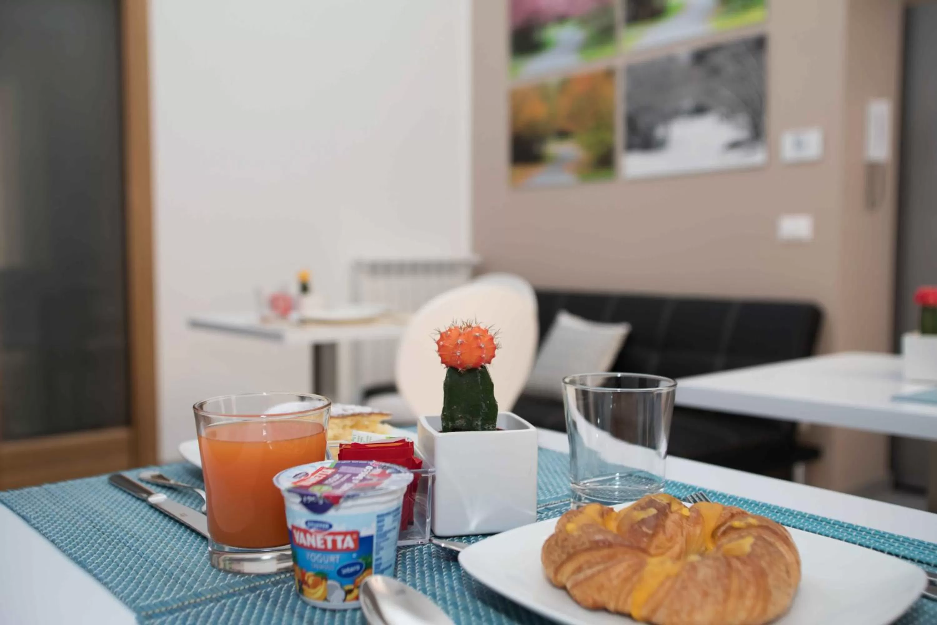 Buffet breakfast in Le Quattro Stagioni - Rooms & Suites
