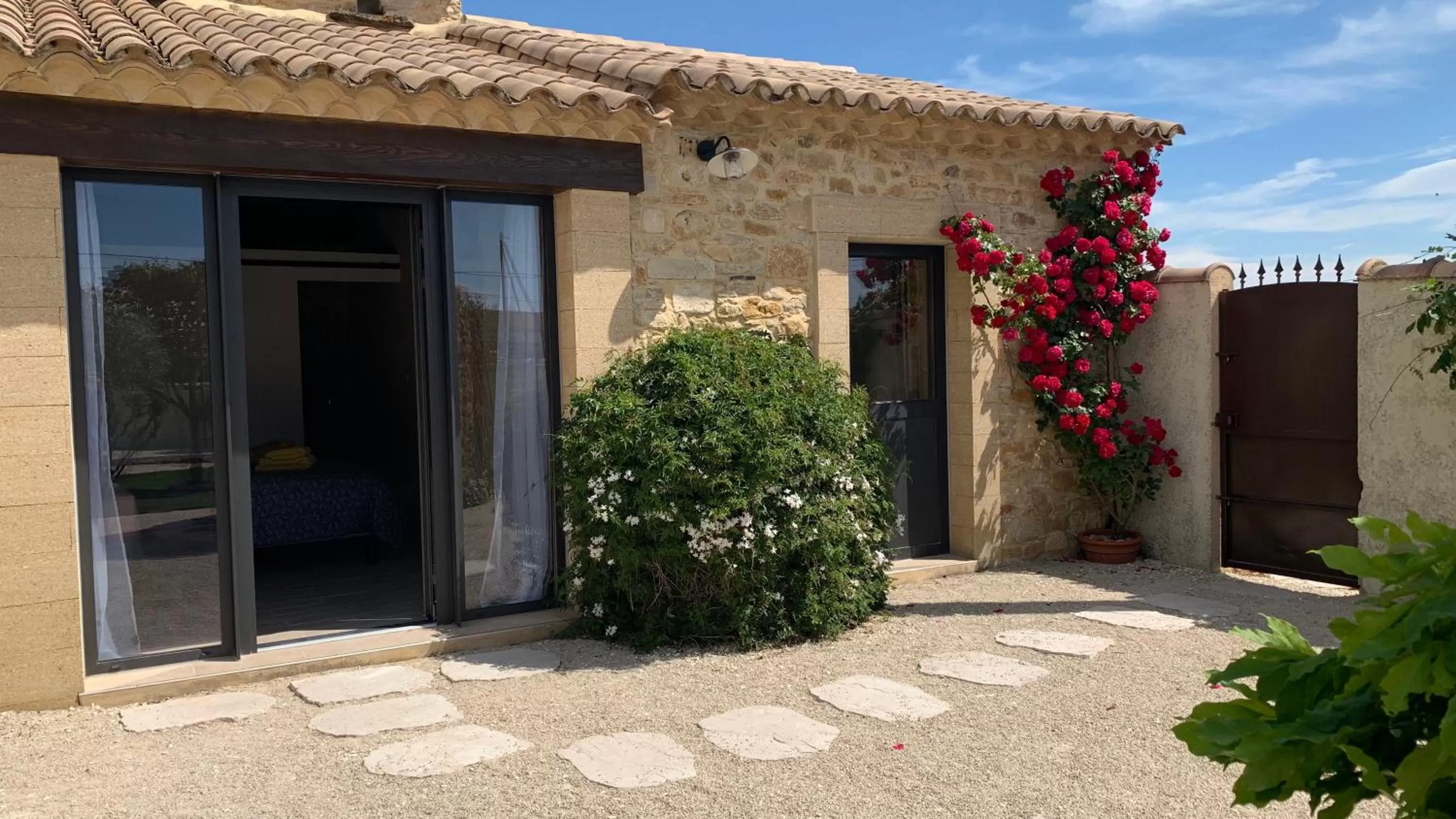 Facade/entrance in Le Mas Andoli