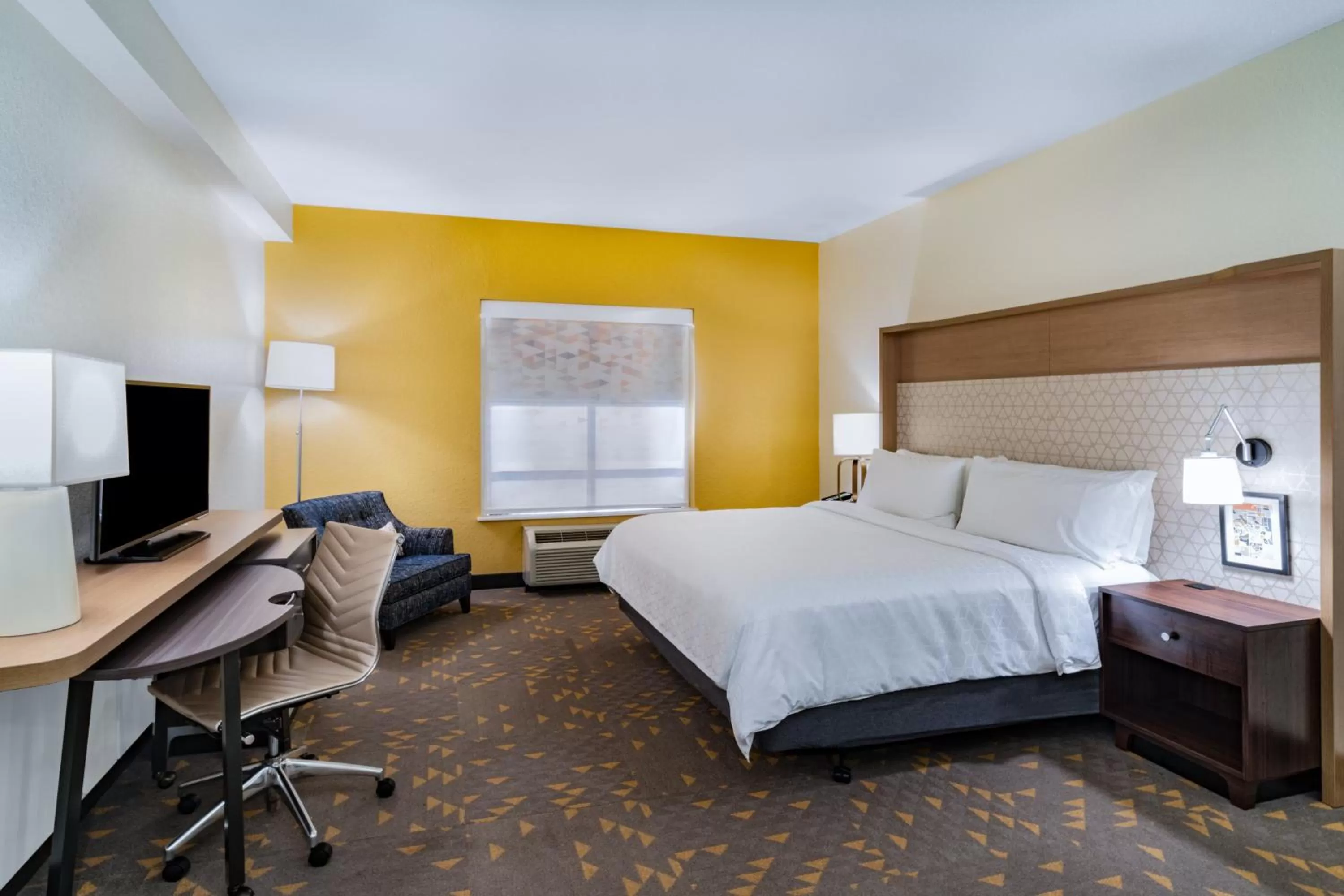 Photo of the whole room, Bed in Holiday Inn Southaven Central - Memphis by IHG