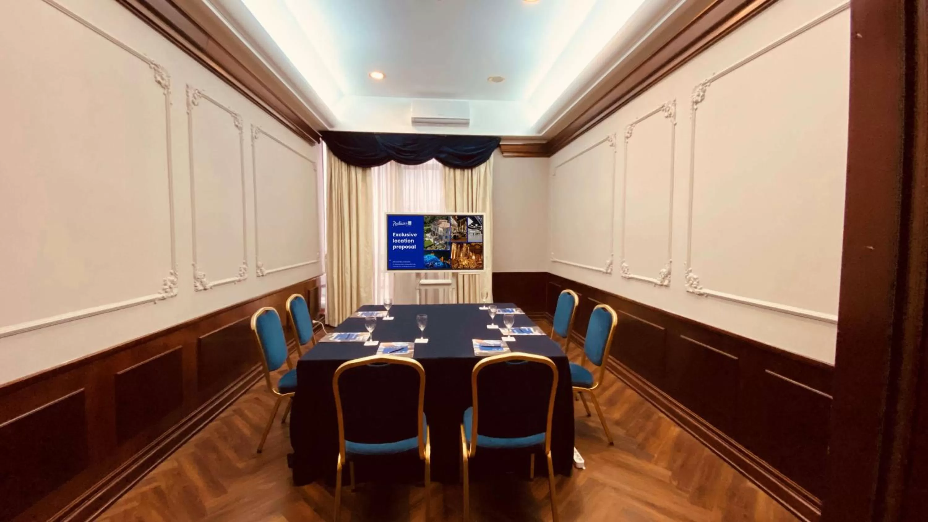 Meeting/conference room in Radisson Blu GHR Rome