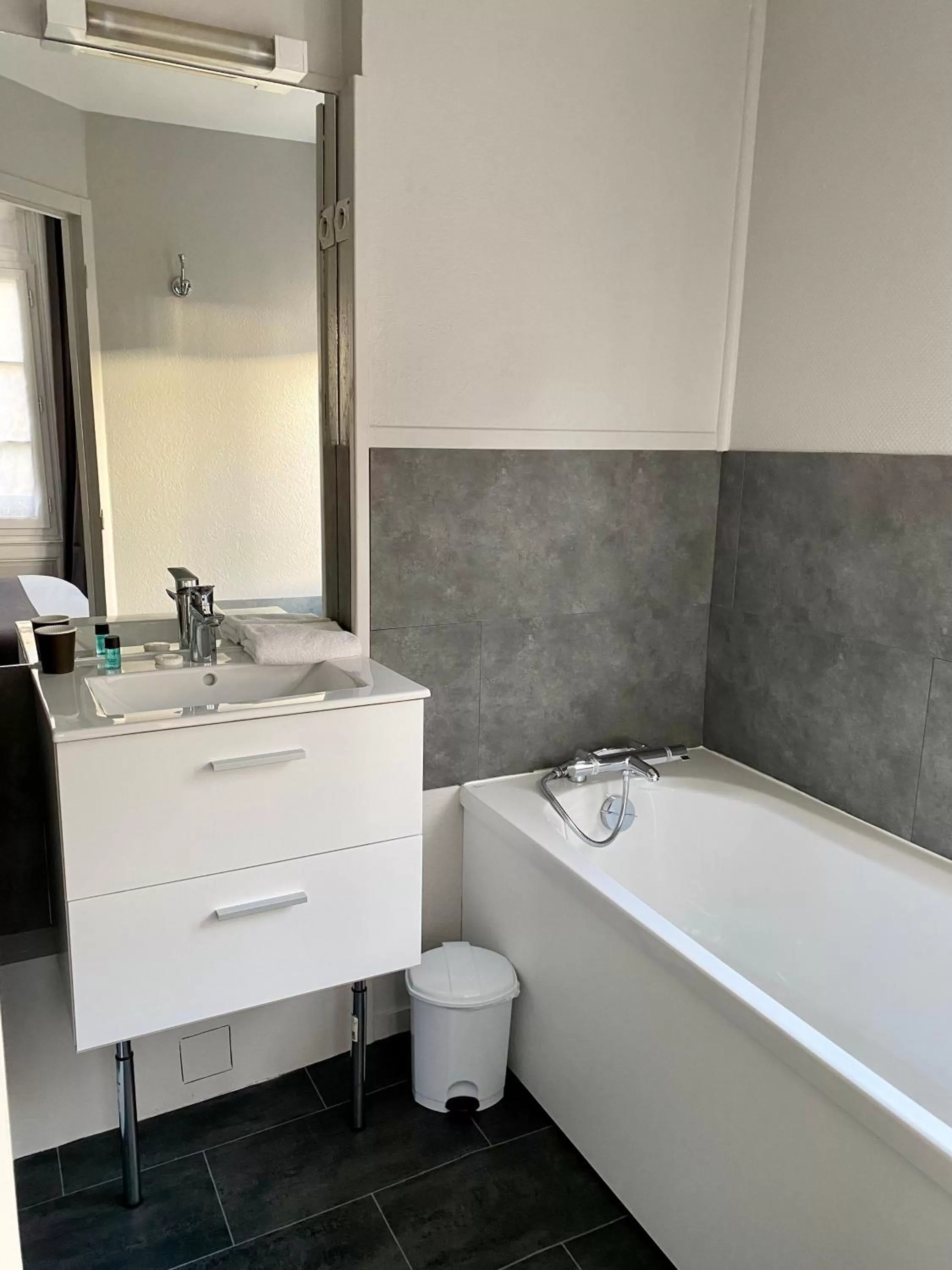 Bathroom in Hôtel Céline - Hôtel de la Gare
