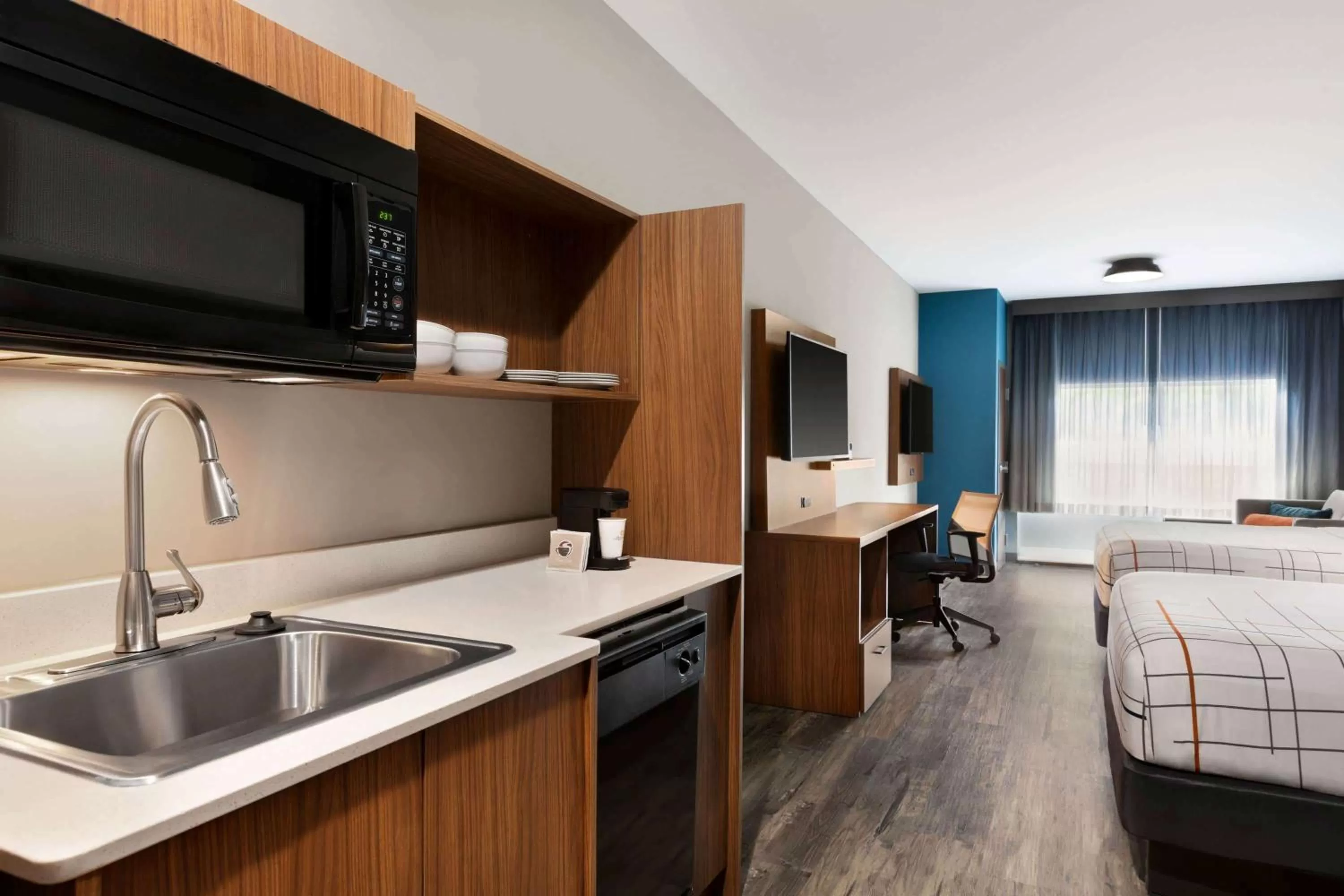 Kitchen or kitchenette, Bed in La Quinta Brunswick/Golden Isles