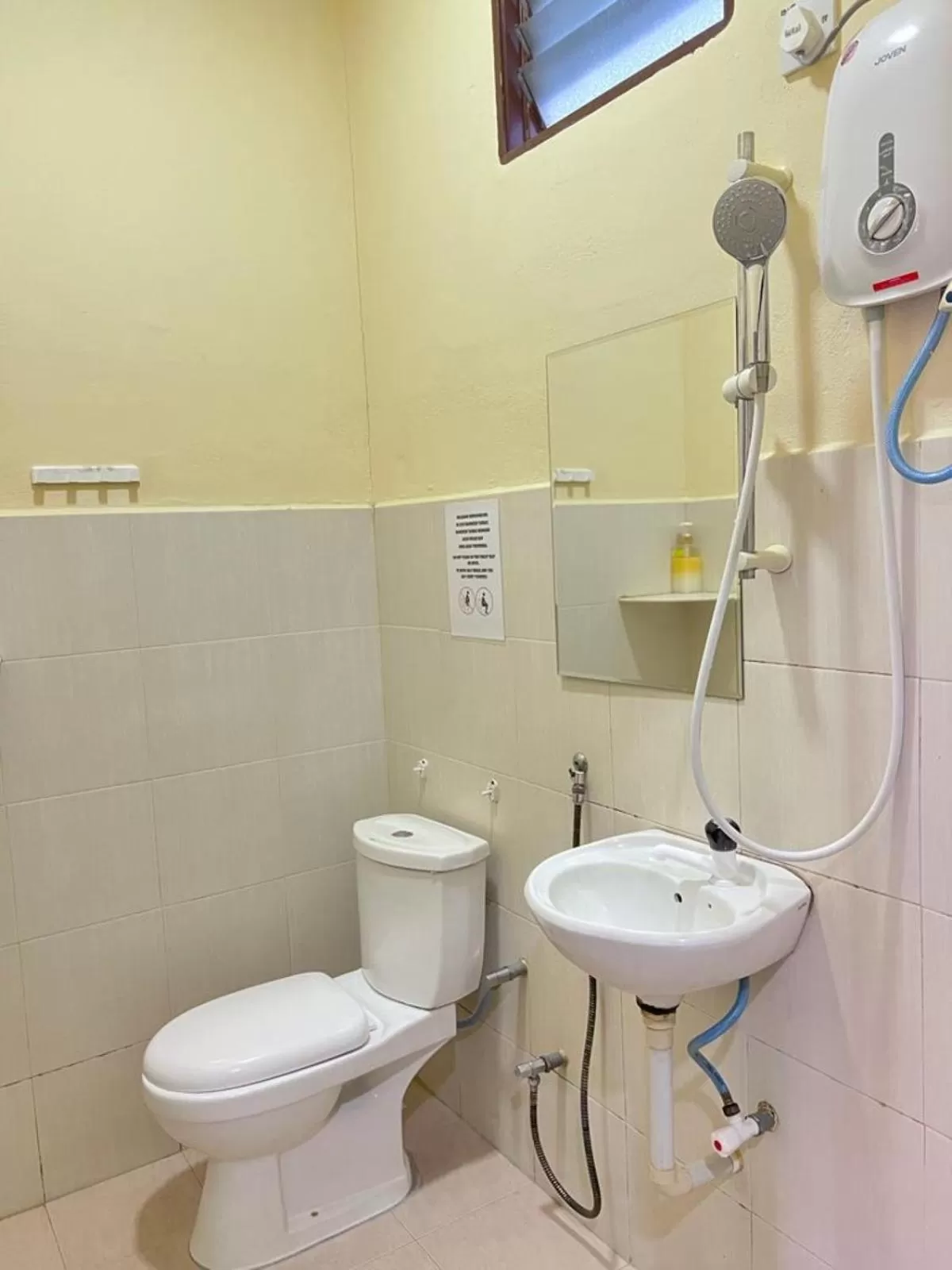 Shower in Dhania Cenang Beach Motel