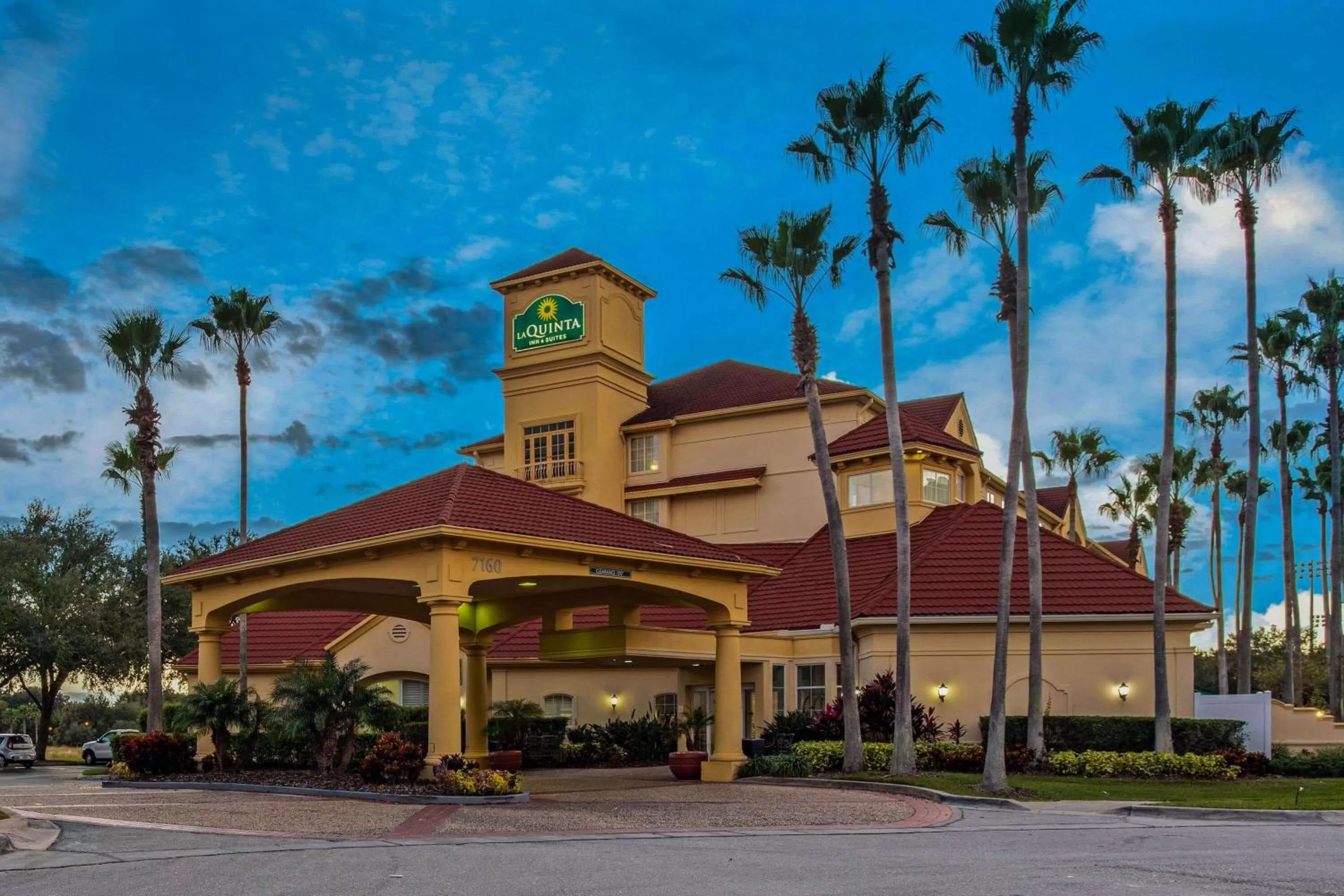 Property building in La Quinta by Wyndham Orlando Airport North - Free Airport Shuttle!