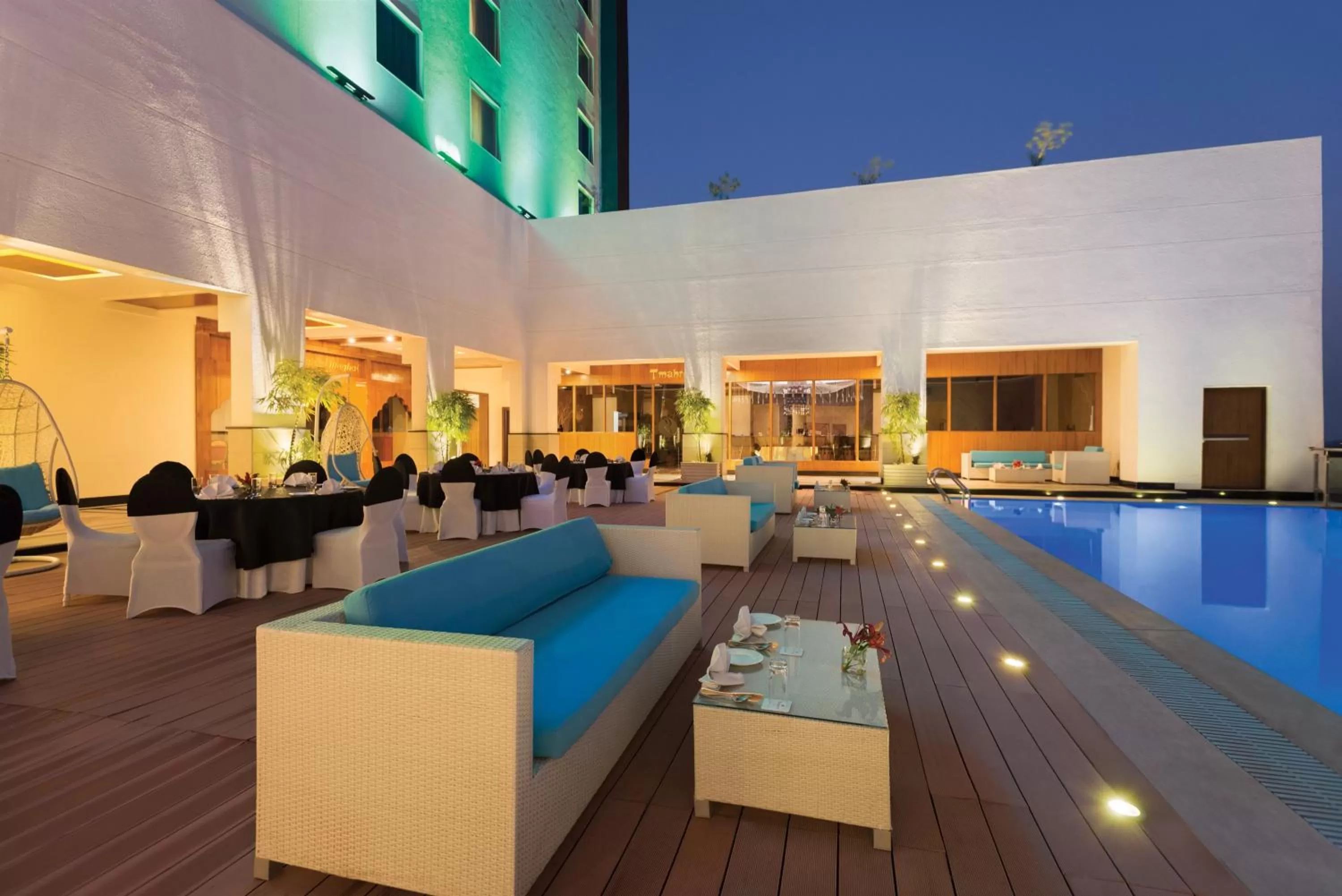 Lounge or bar in Saura Hotel, Agra - A Club Mahindra Associate