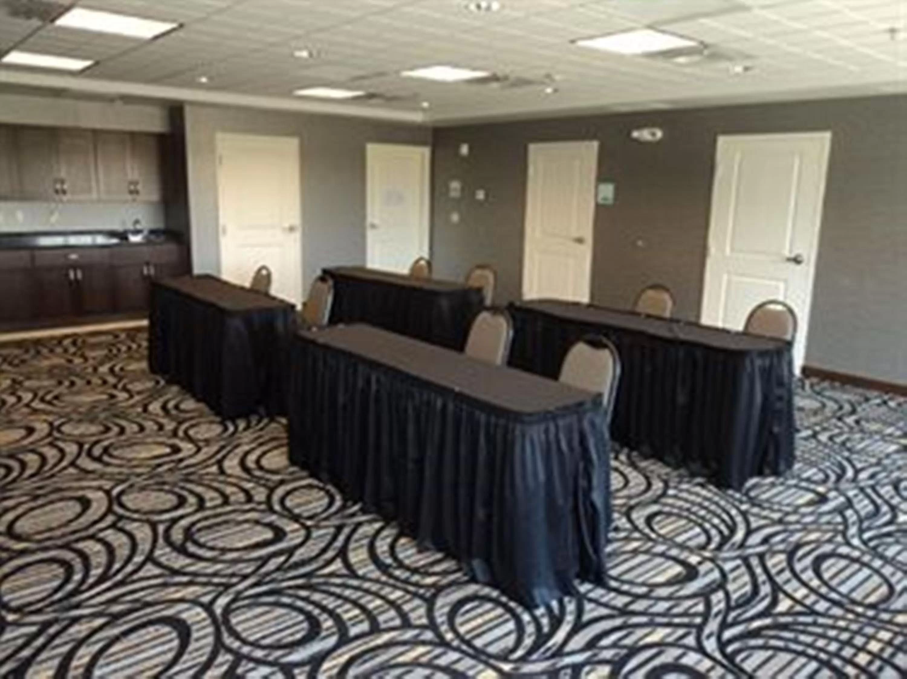 Meeting/conference room in Holiday Inn Express & Suites Greenfield by IHG