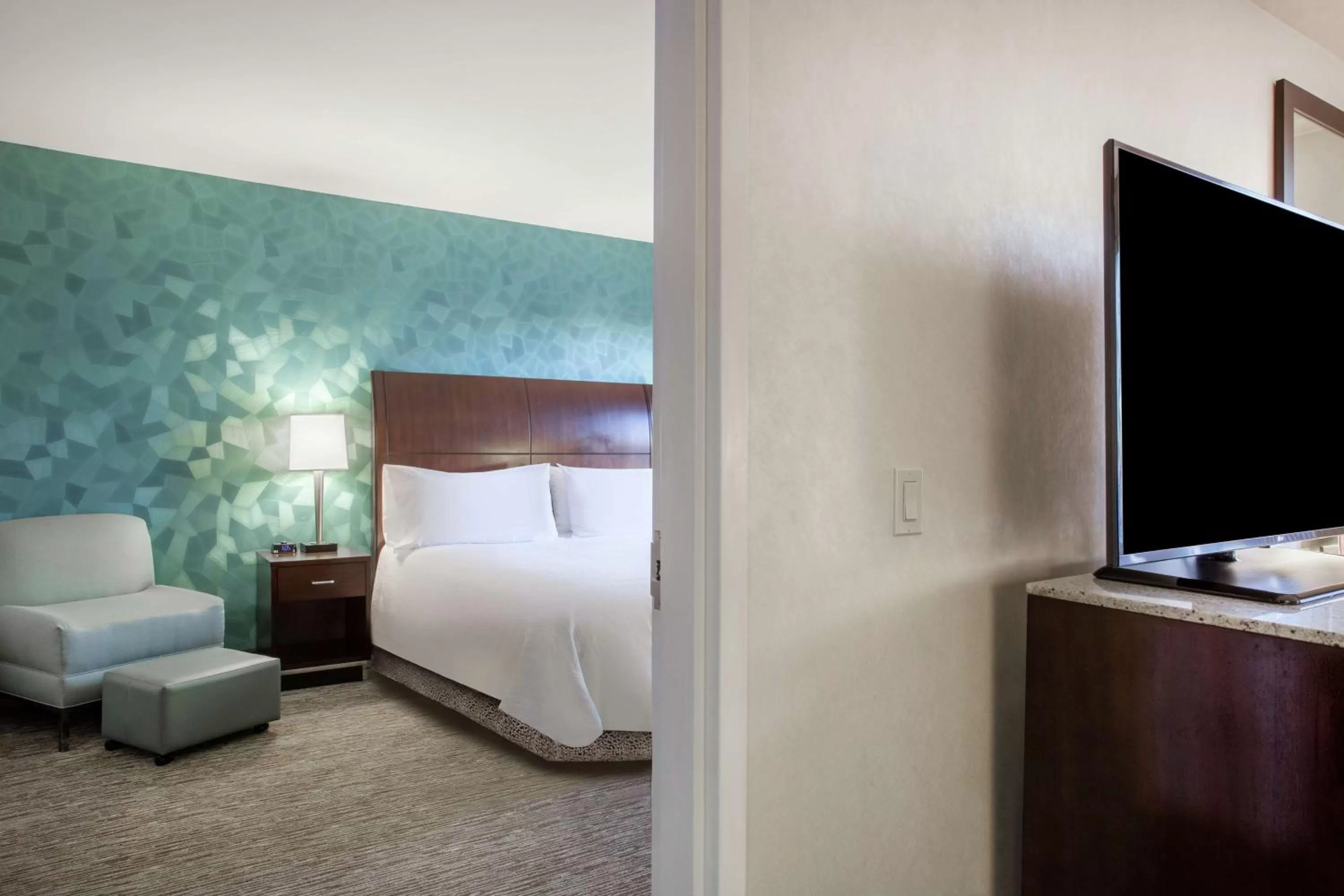 Bedroom, Bed in Hilton Garden Inn West 35th Street