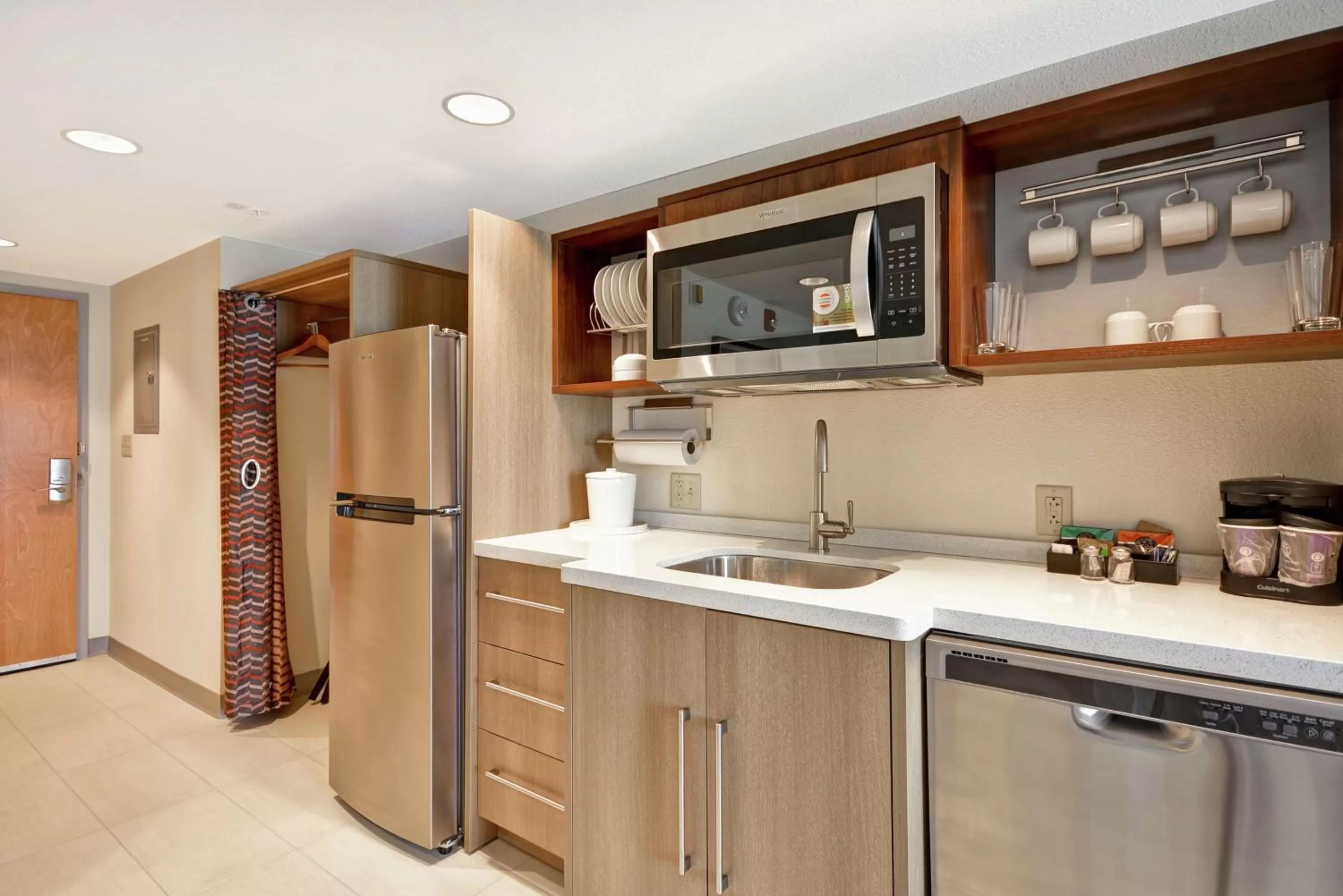 Kitchen or kitchenette in Home2 Suites By Hilton Portland Airport