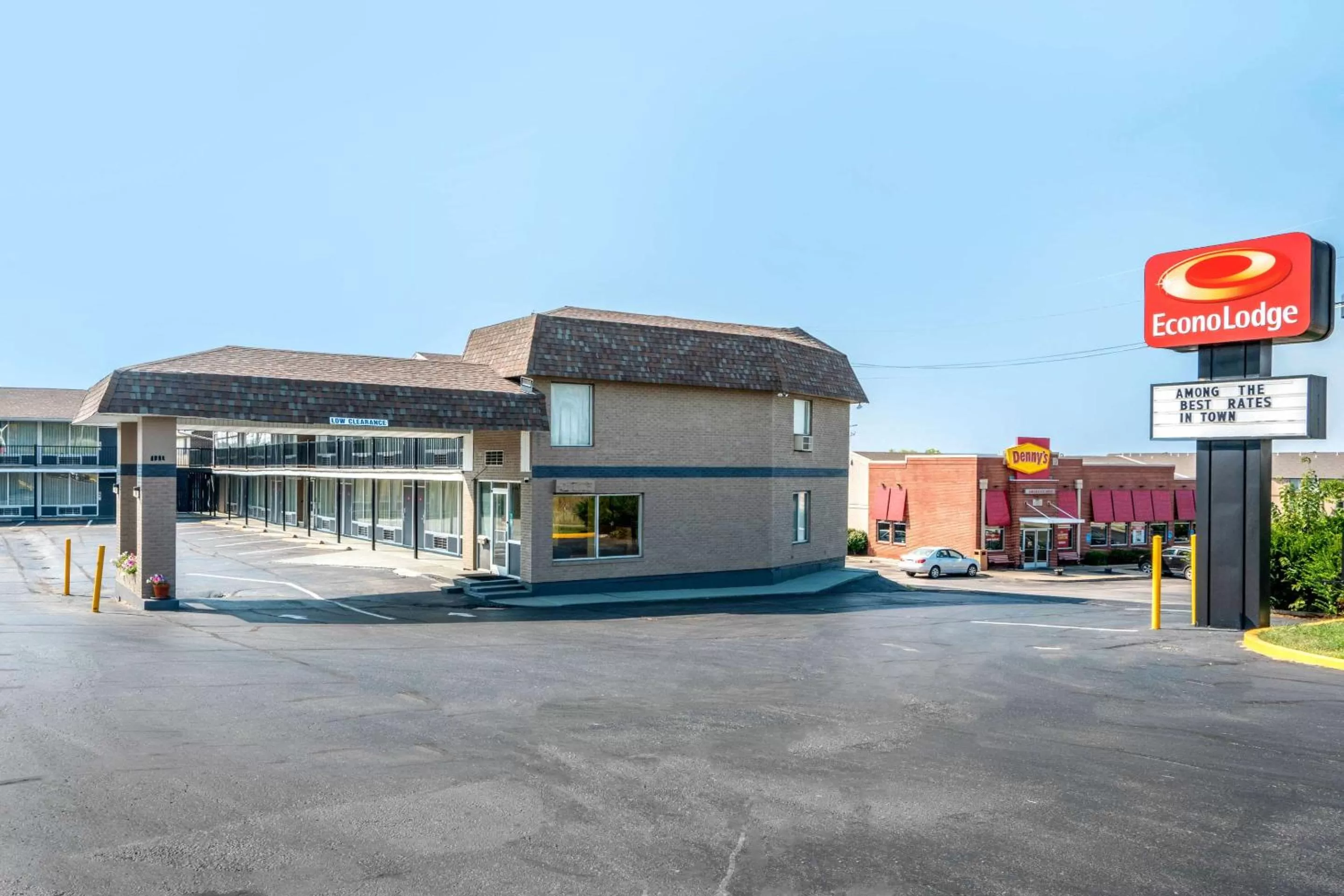 Property building in Econo Lodge near Missouri University of Science and Technology