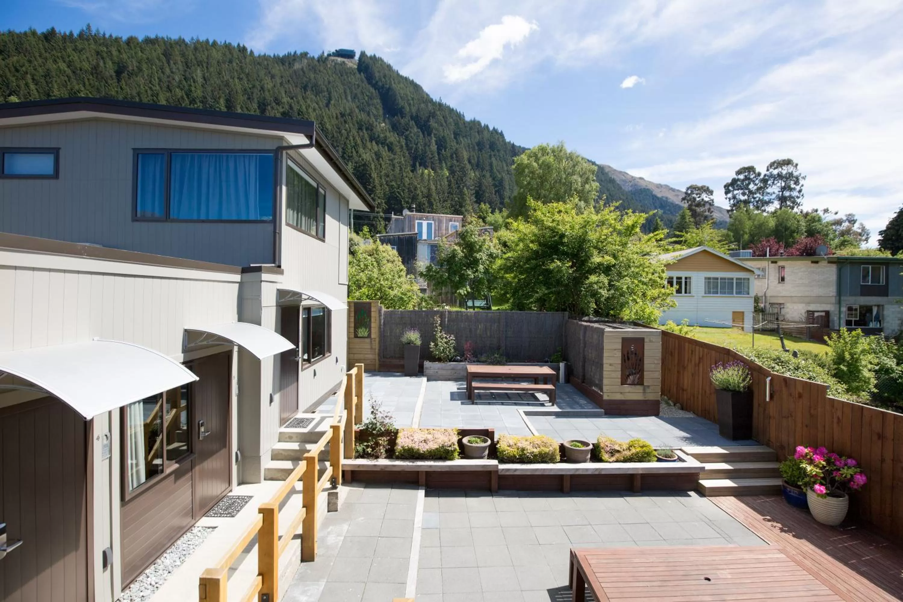 Patio in Lomond Lodge Motel & Apartments
