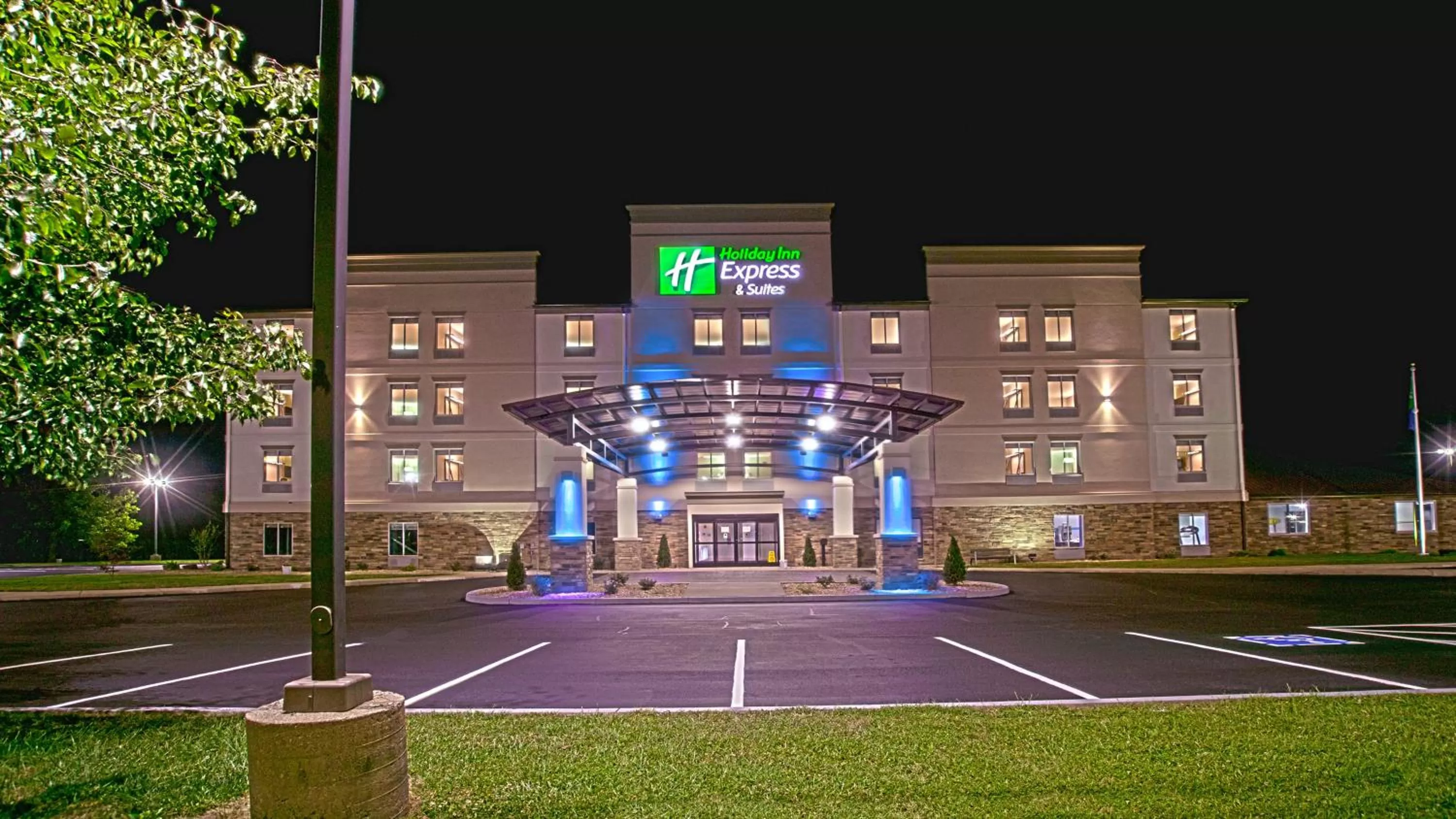 Property building in Holiday Inn Express & Suites Evansville North by IHG