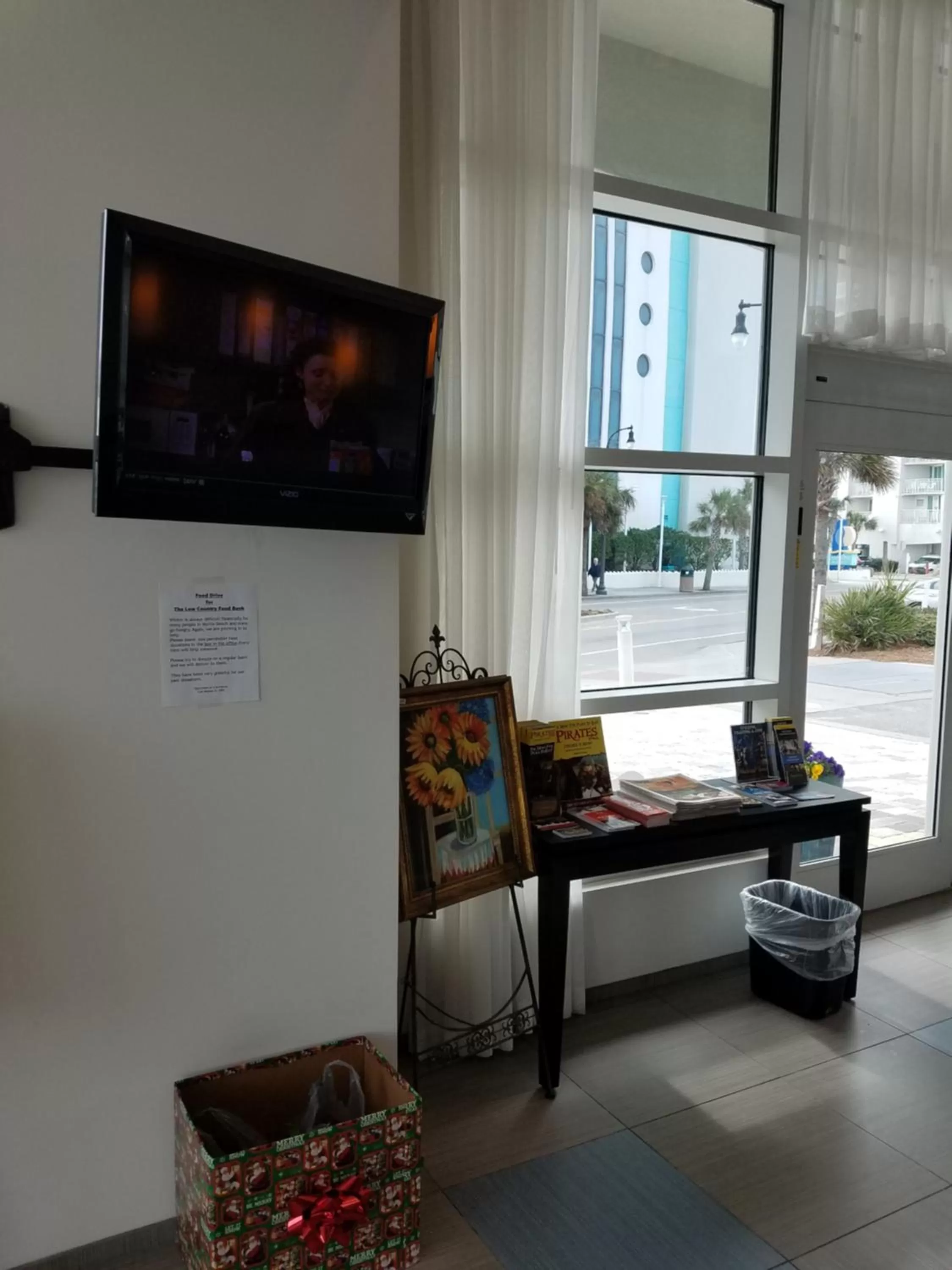 Lobby or reception, TV/Entertainment Center in Oceans One Resort