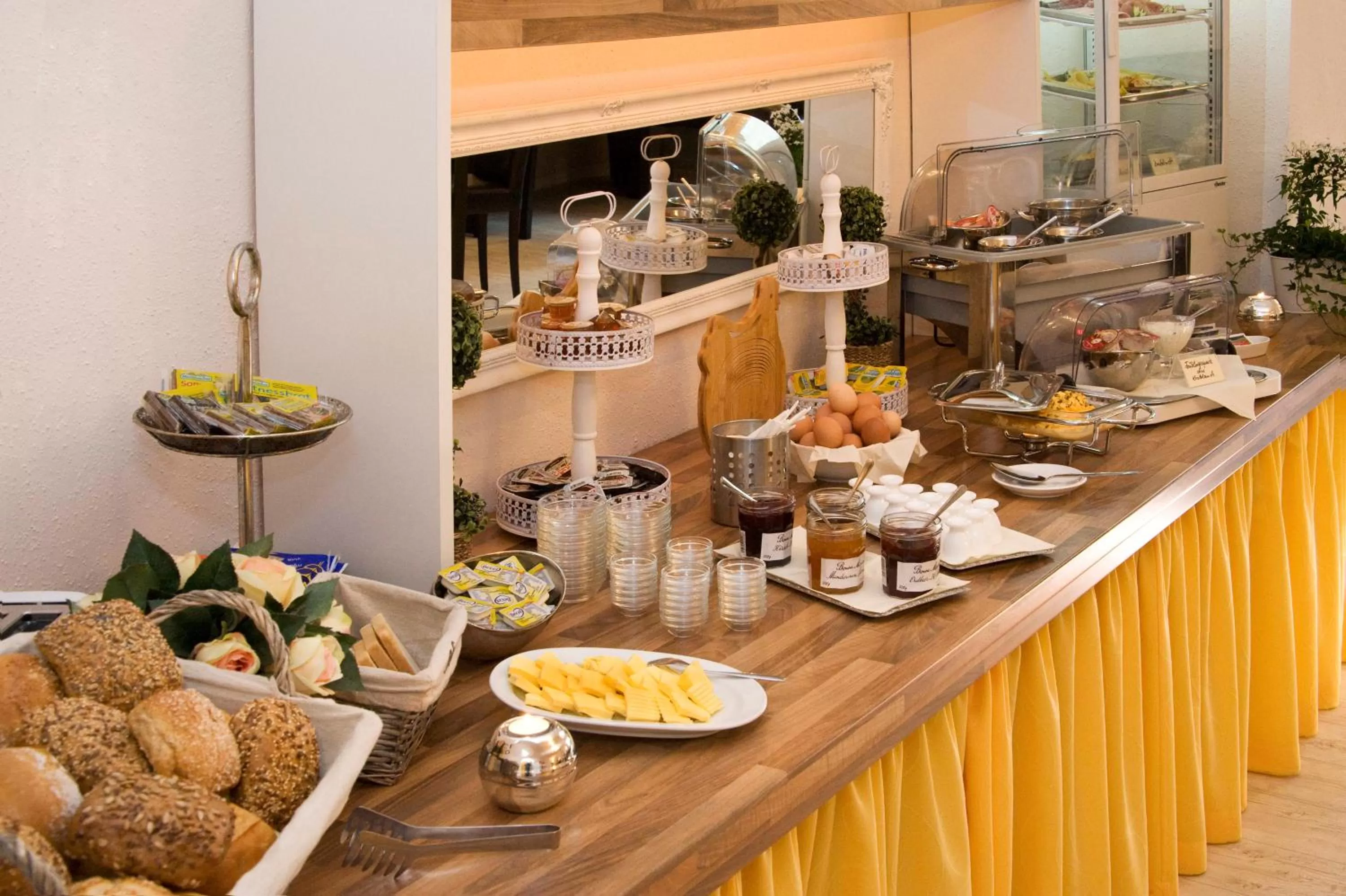 Food in Hotel Garni Zum Grünen Baum