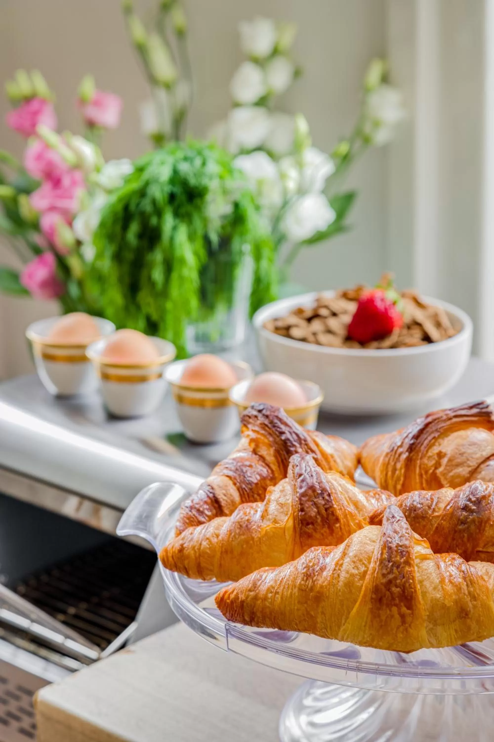 Restaurant/places to eat in 1 Lexham Gardens Hotel