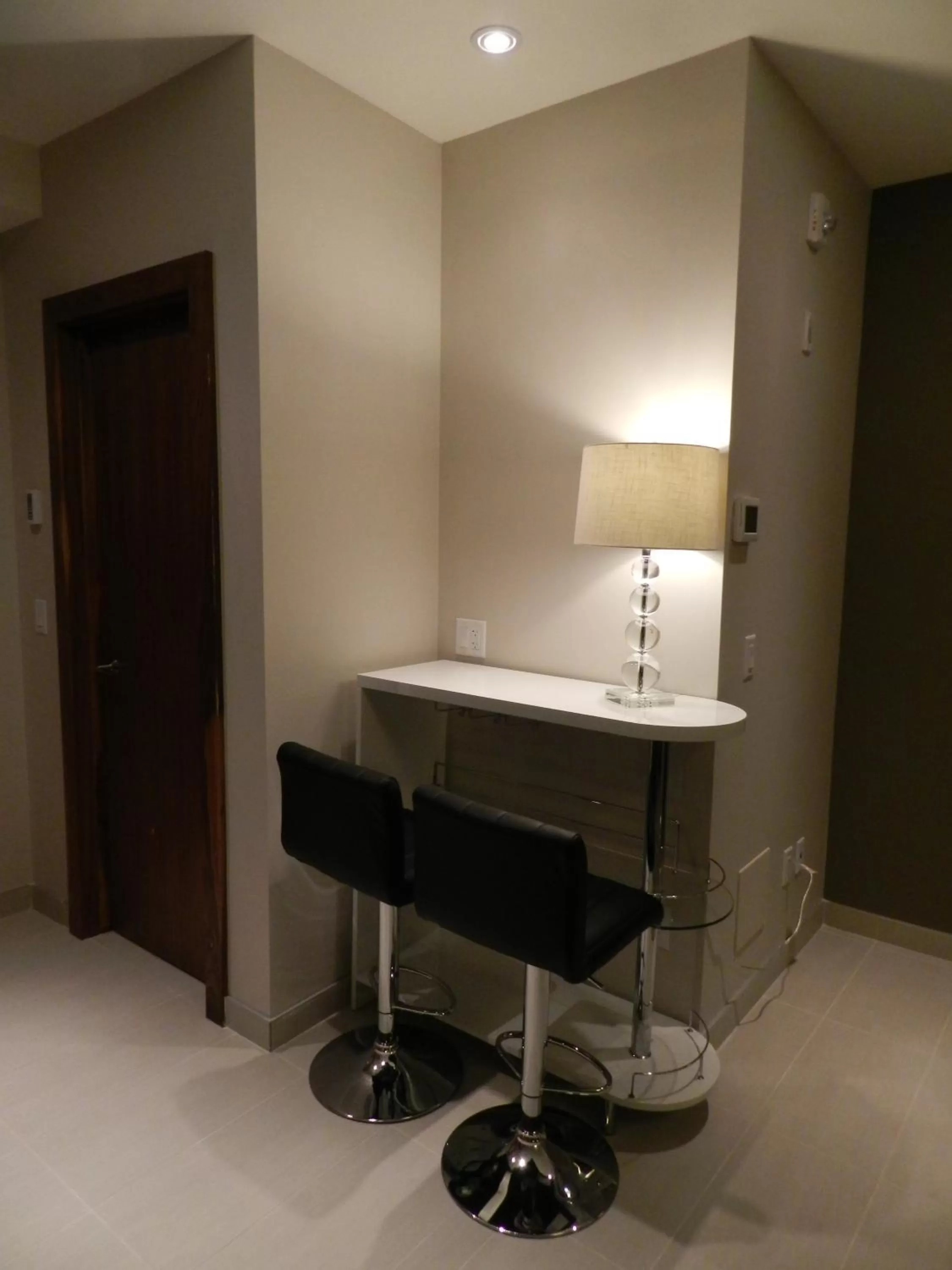 Seating area in Radisson Hotel & Conference Centre Calgary Airport