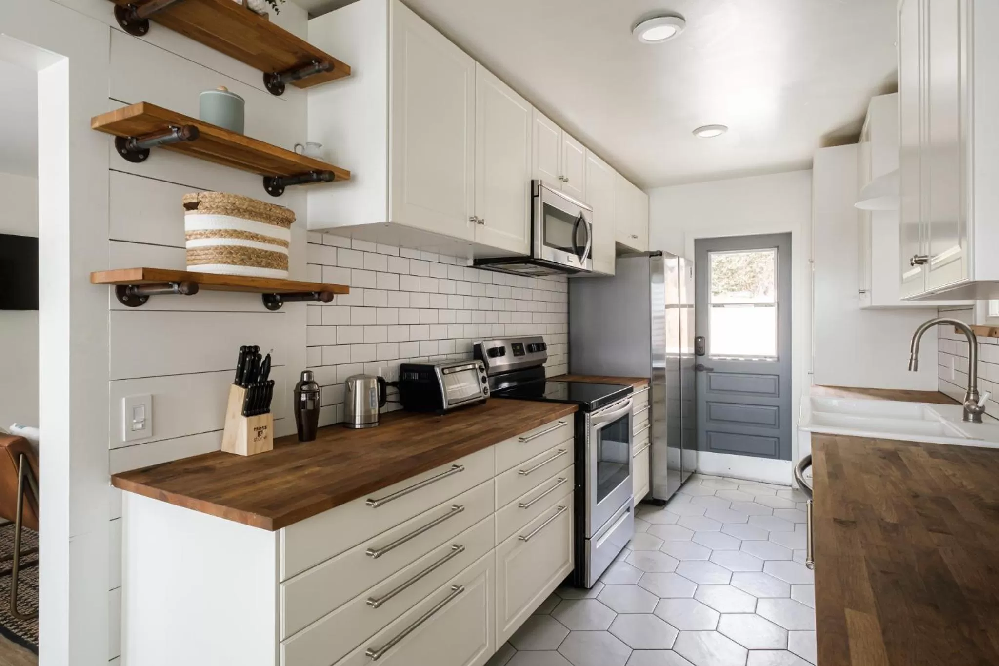 Kitchen or kitchenette in The Marbella