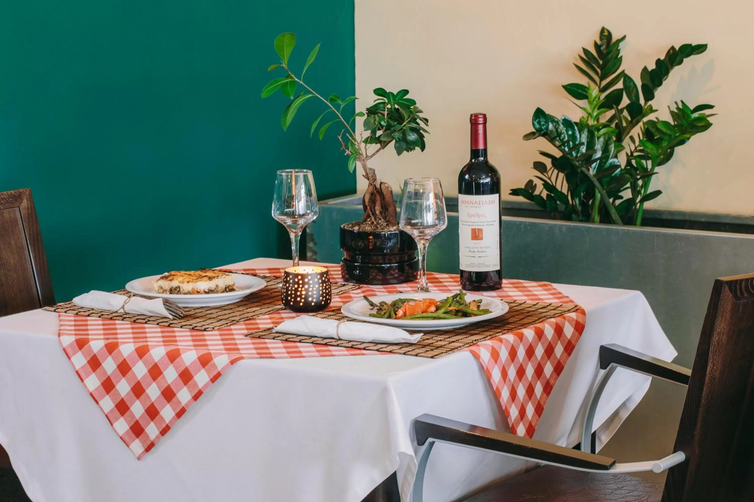 Restaurant/places to eat in Hotel Marathia