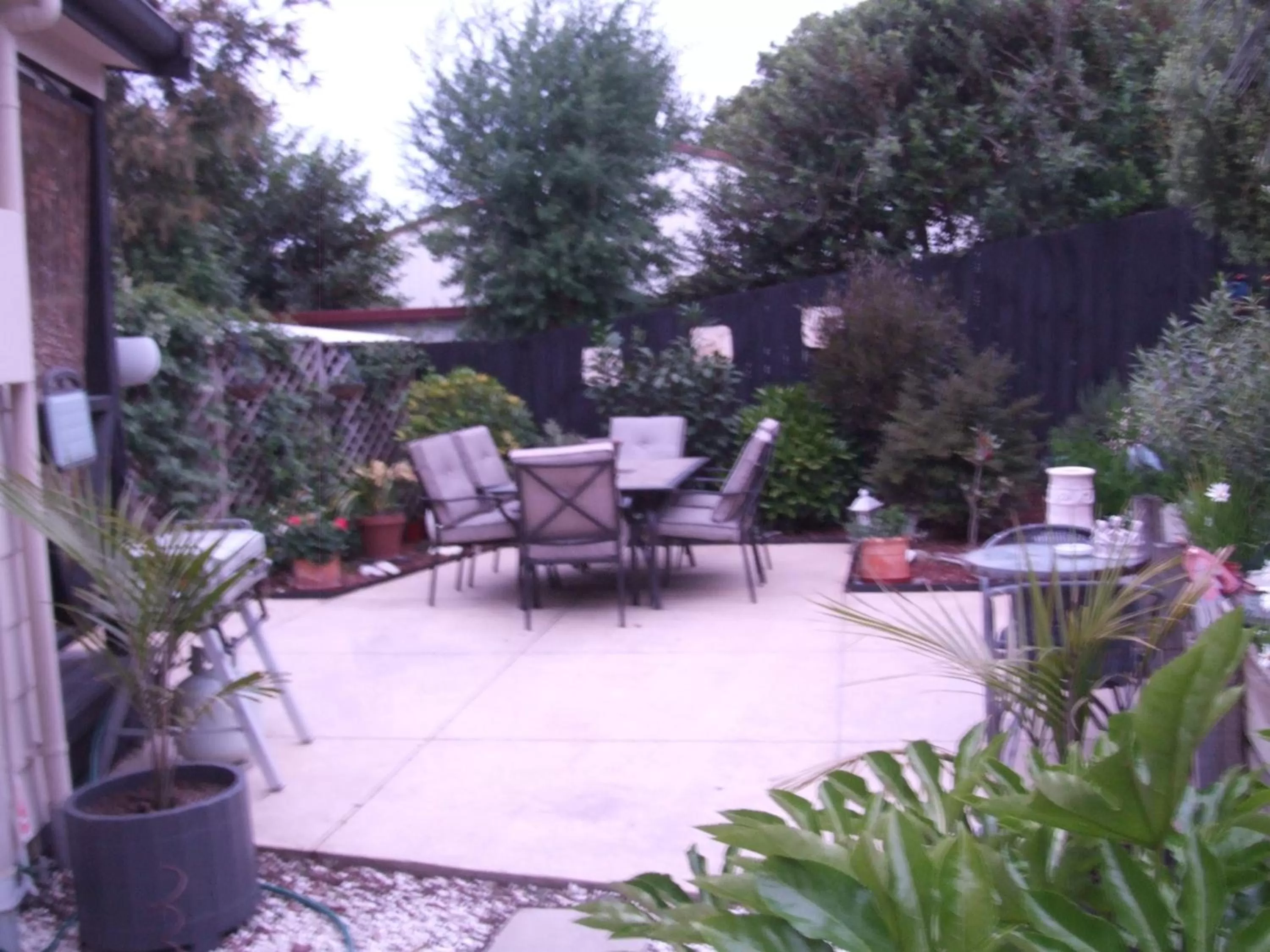 Restaurant/Places to Eat in Annie's BnB at 7C