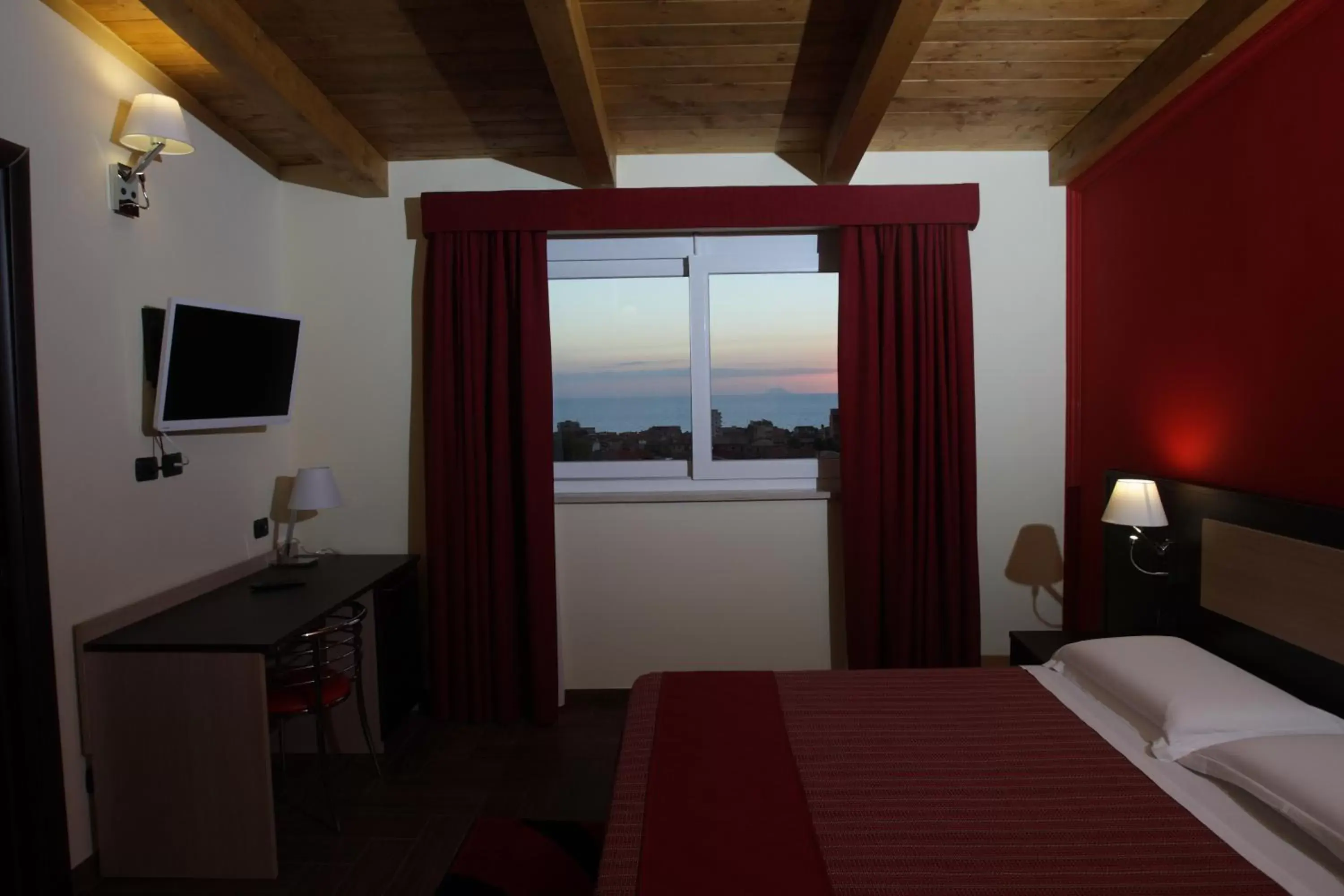 Deluxe Double or Twin Room with Spa Bath - single occupancy in Hotel Paradiso Deluxe Double or Twin Room with Spa Bath - single occupancy in Hotel Paradiso