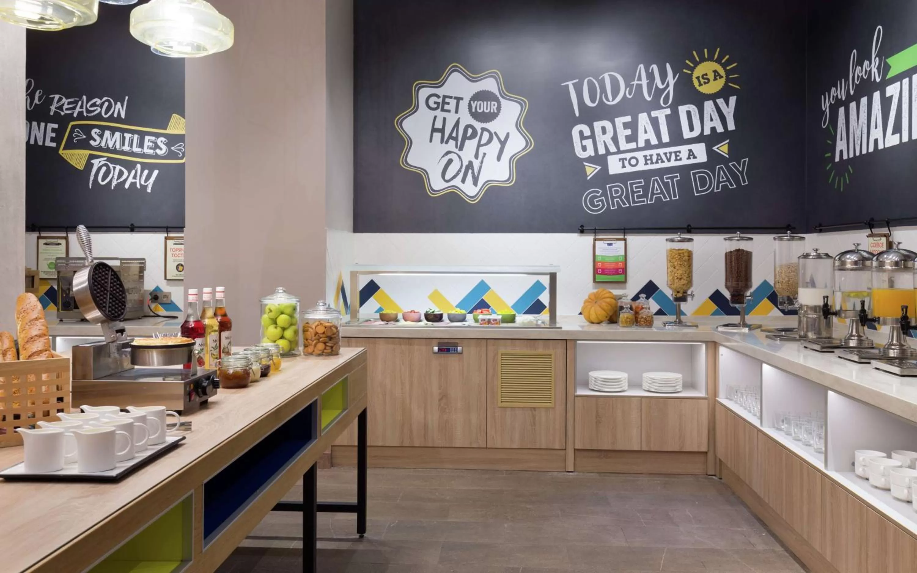 Dining area in Hampton By Hilton Astana Triumphal Arch