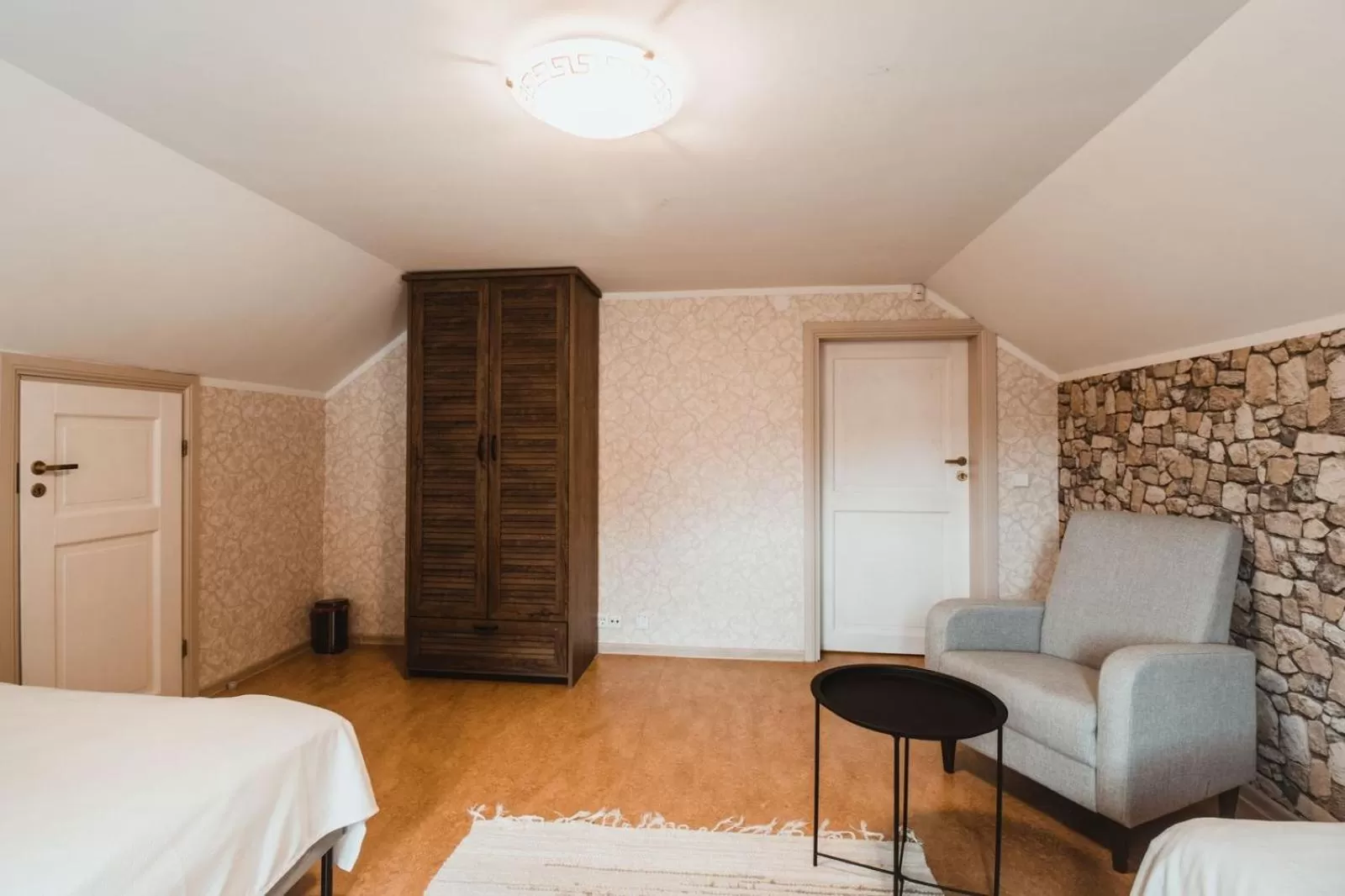 Photo of the whole room, Seating Area in Hostel Uskumatu