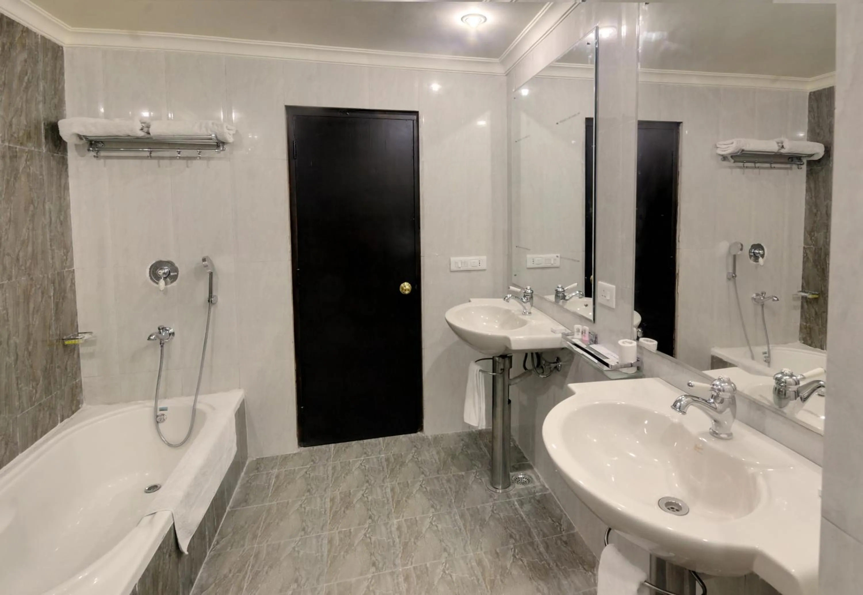 Bathroom in The Hadoti Palace, Bundi