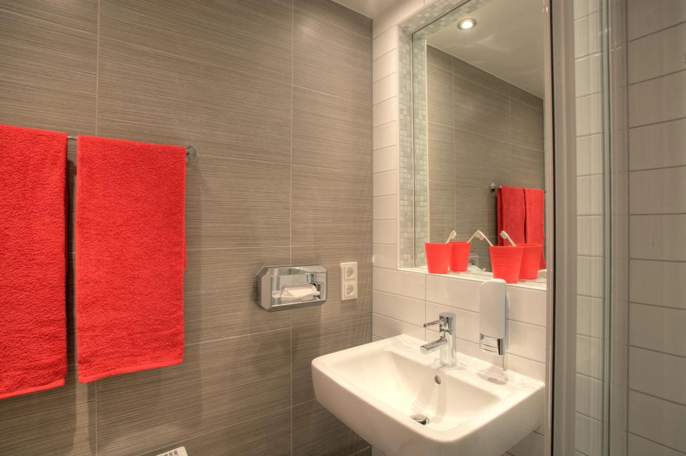 Bathroom in MEININGER Hotel Berlin Hauptbahnhof