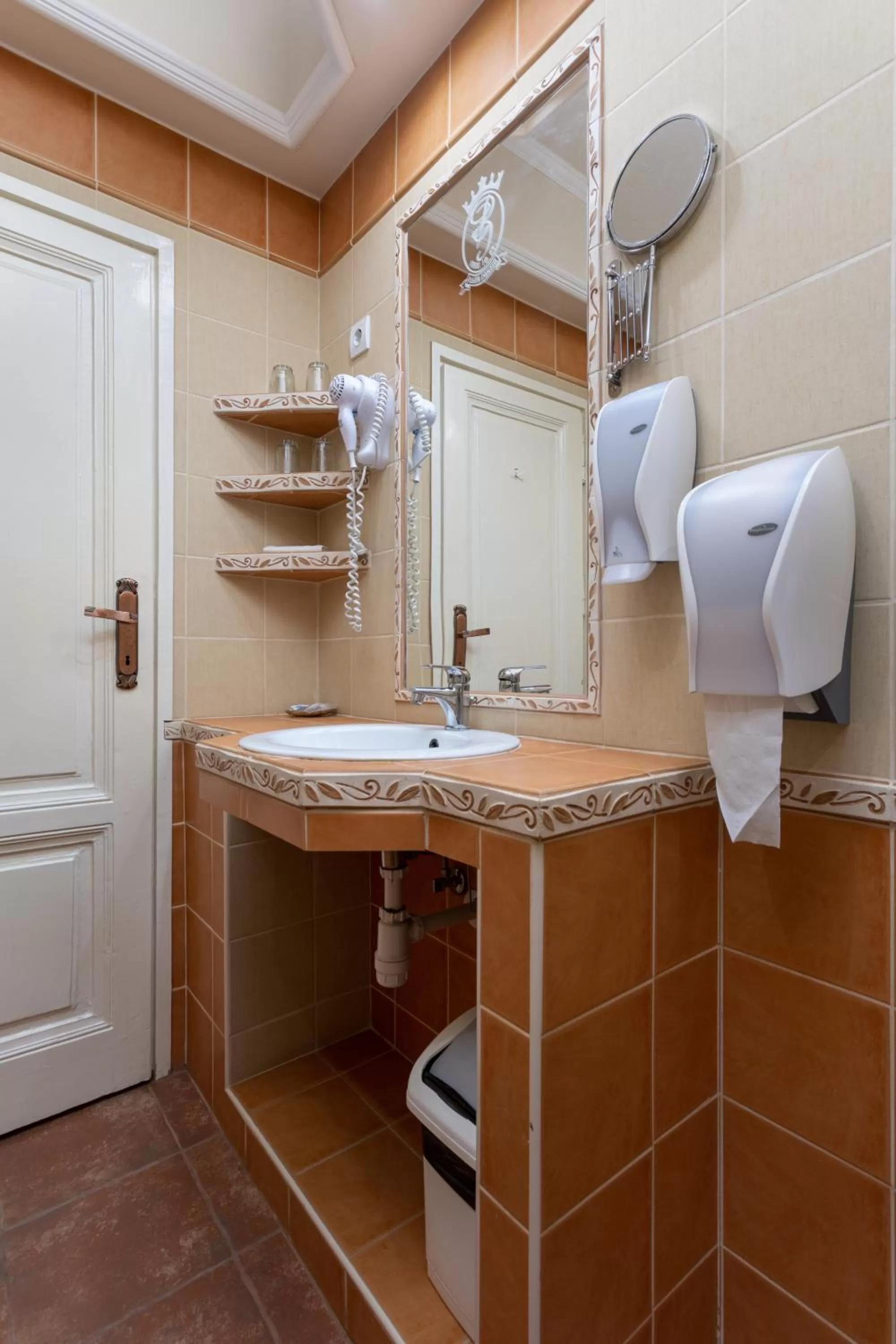 Bathroom in Illés Hotel