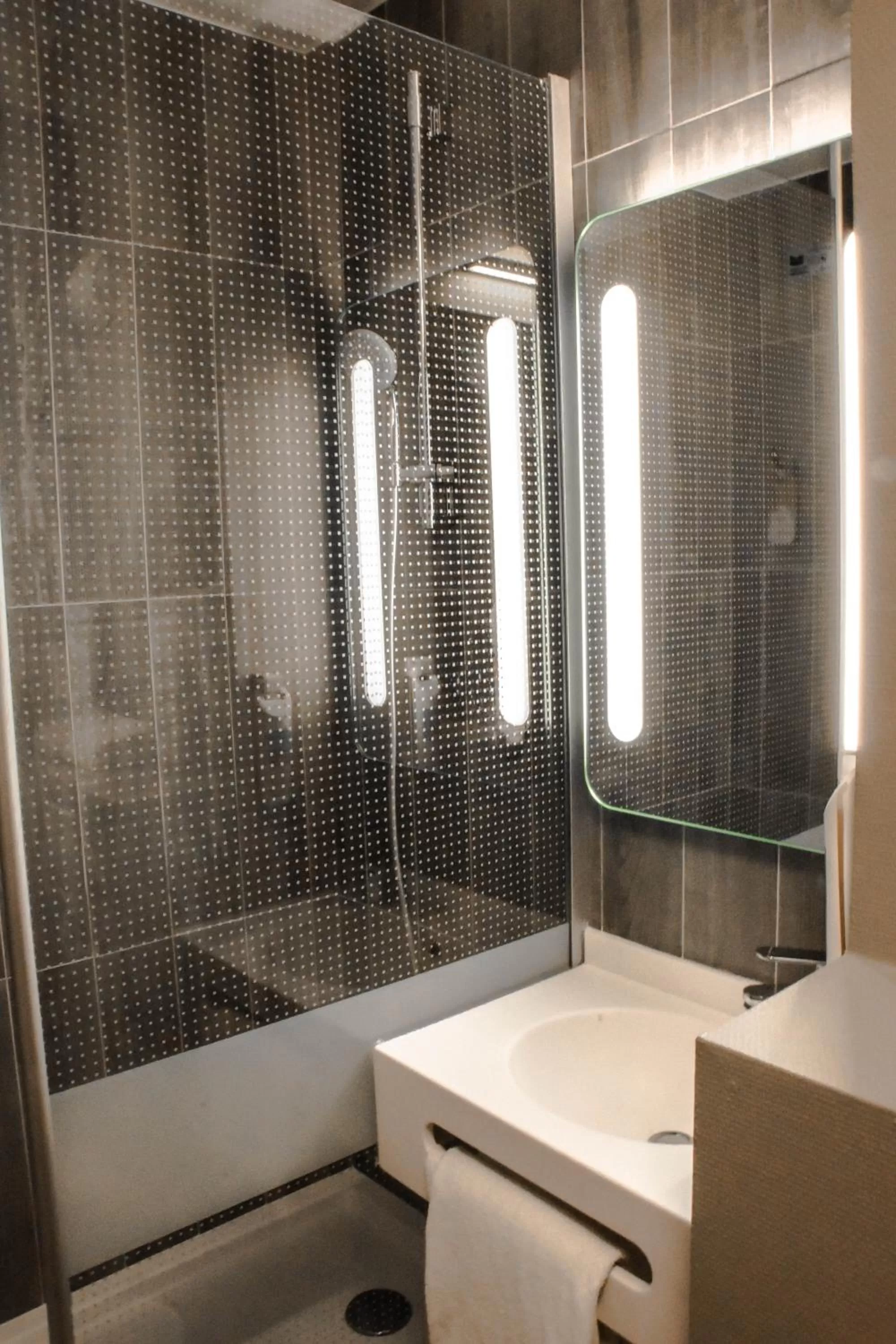 Bathroom in Hotel ibis Narbonne