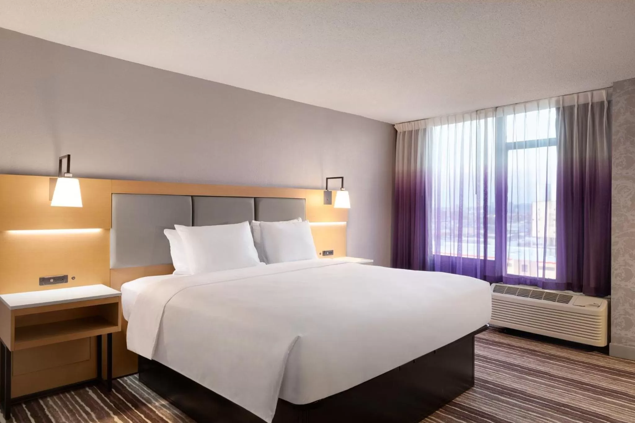 Photo of the whole room, Bed in Holiday Inn Philadelphia Arpt-Stadium Area by IHG