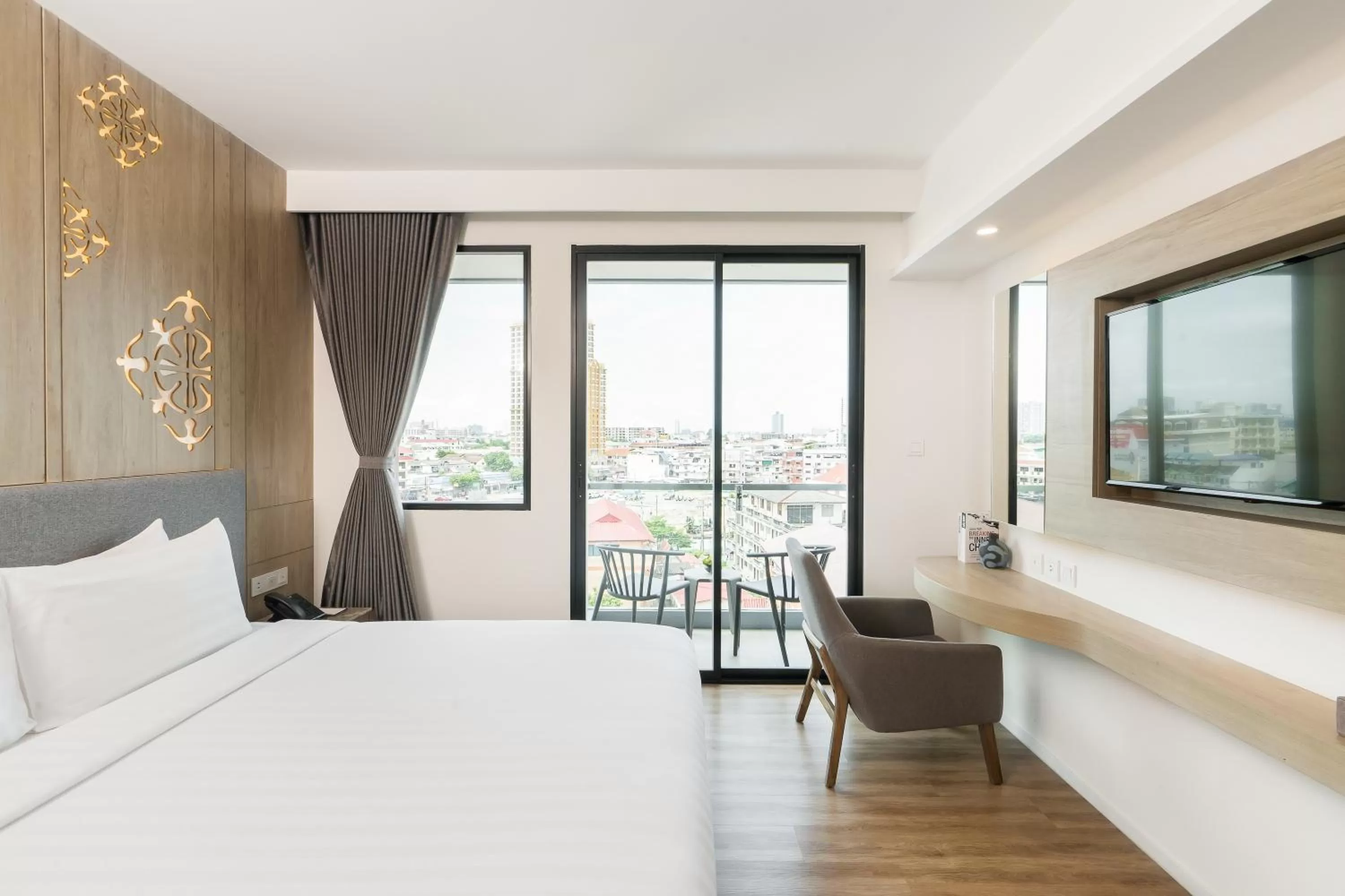 Bed in Hotel Amber Pattaya