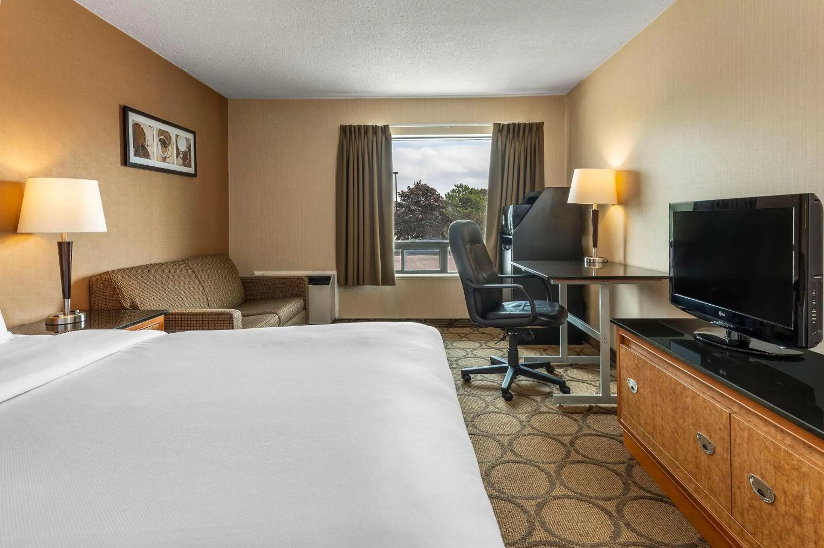 Photo of the whole room, Bed in Comfort Inn Sherbrooke