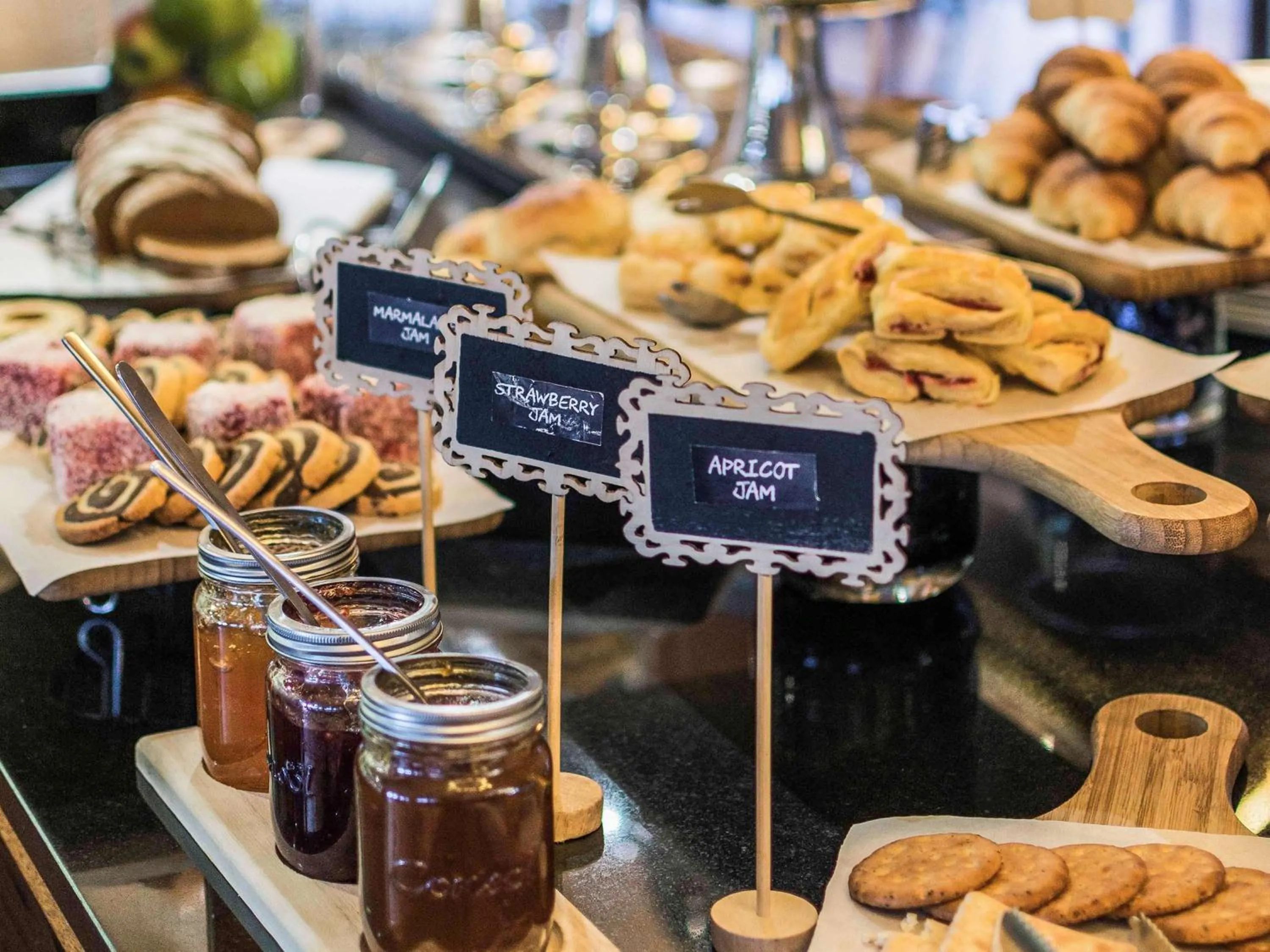 Restaurant/places to eat in Mercure Johannesburg Randburg