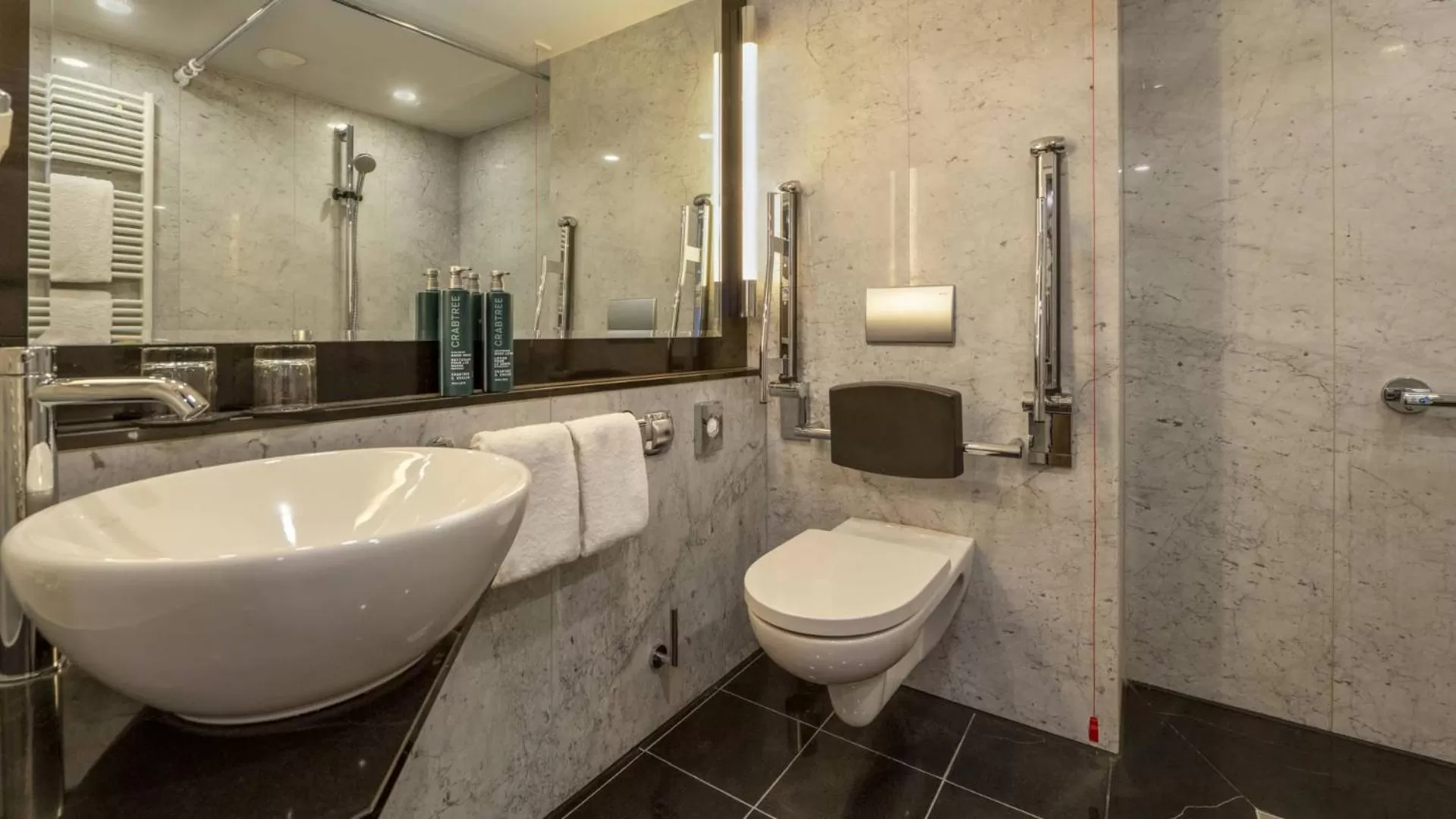 Shower in DoubleTree by Hilton Berlin Ku'damm